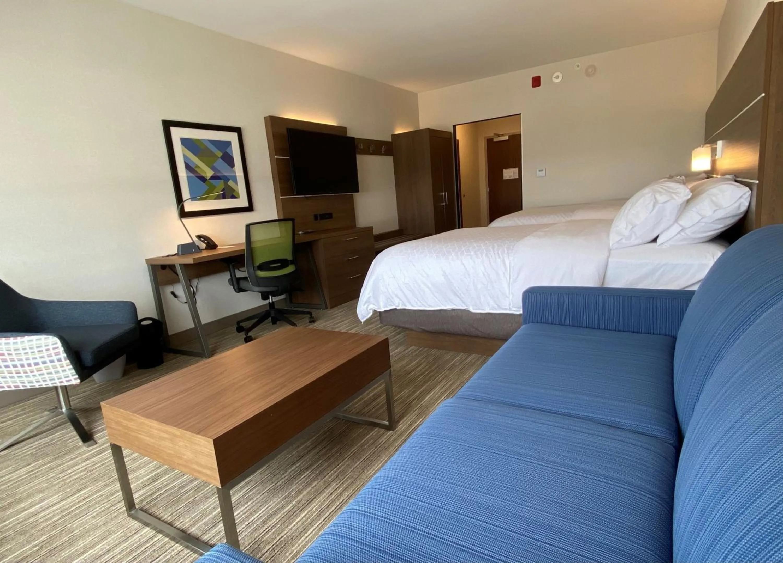 Photo of the whole room, Bed in Holiday Inn Express & Suites - Aurora by IHG