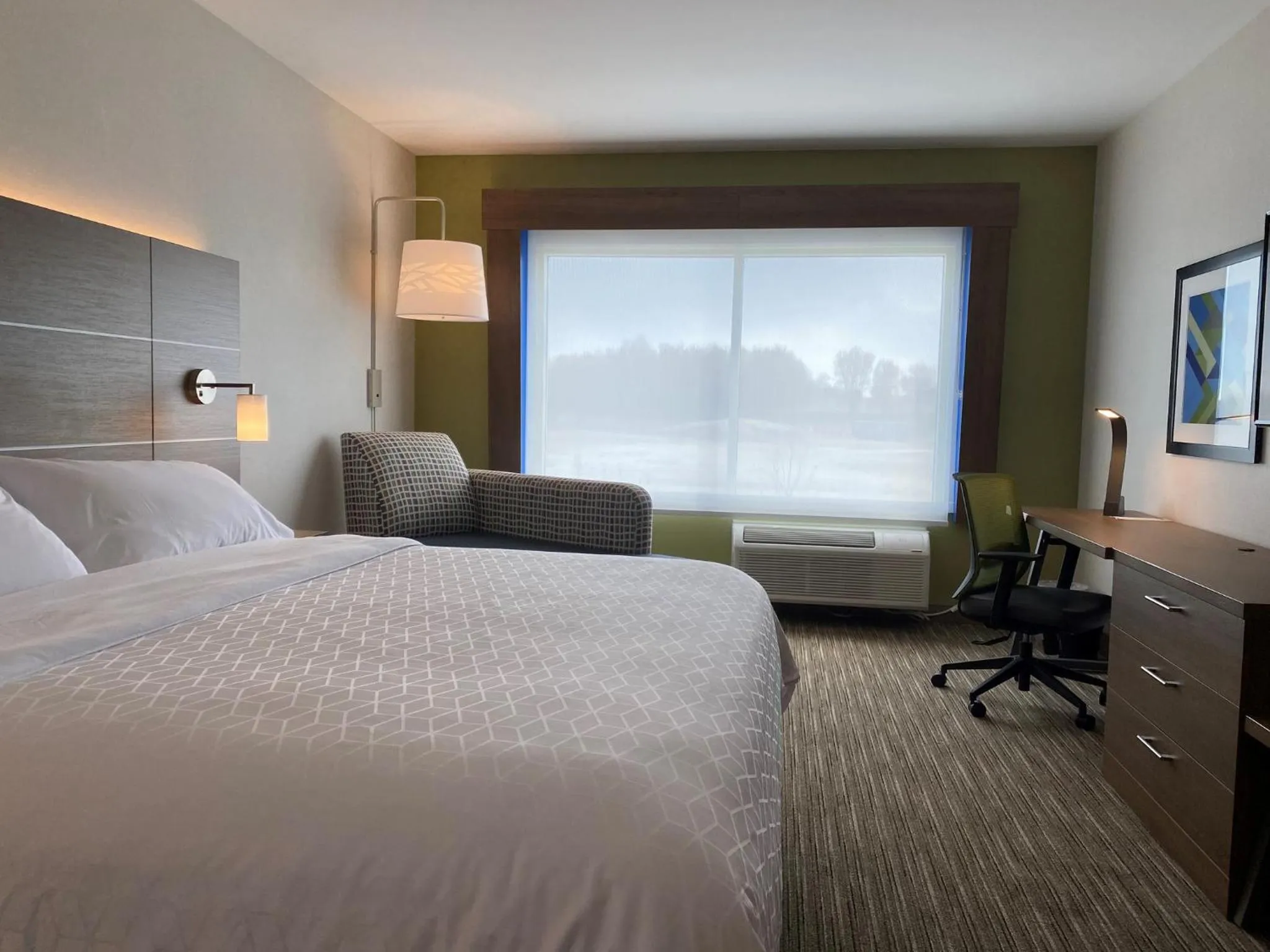 Photo of the whole room, Bed in Holiday Inn Express & Suites - Aurora by IHG