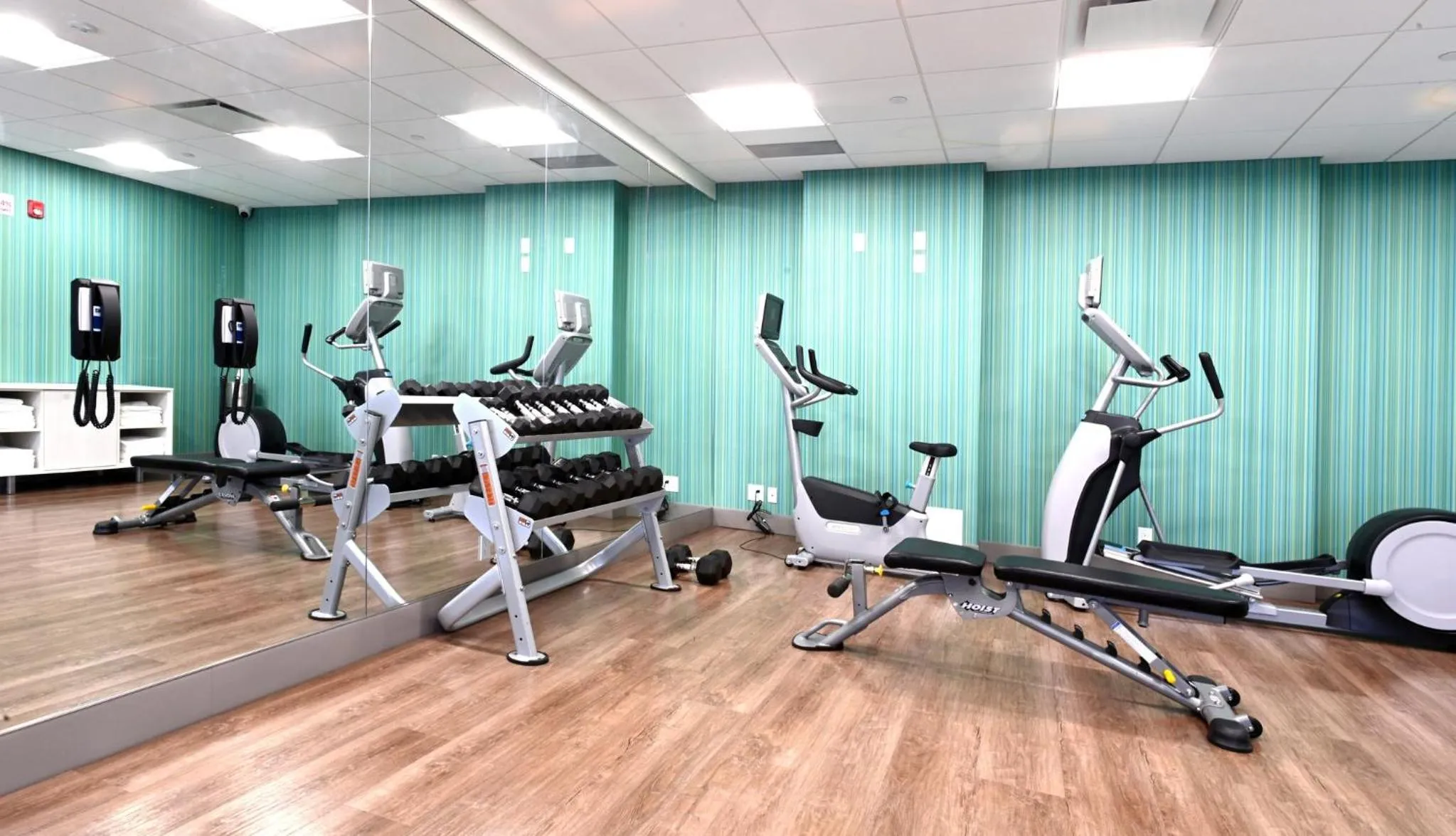 Fitness centre/facilities in Holiday Inn Express & Suites - Aurora by IHG