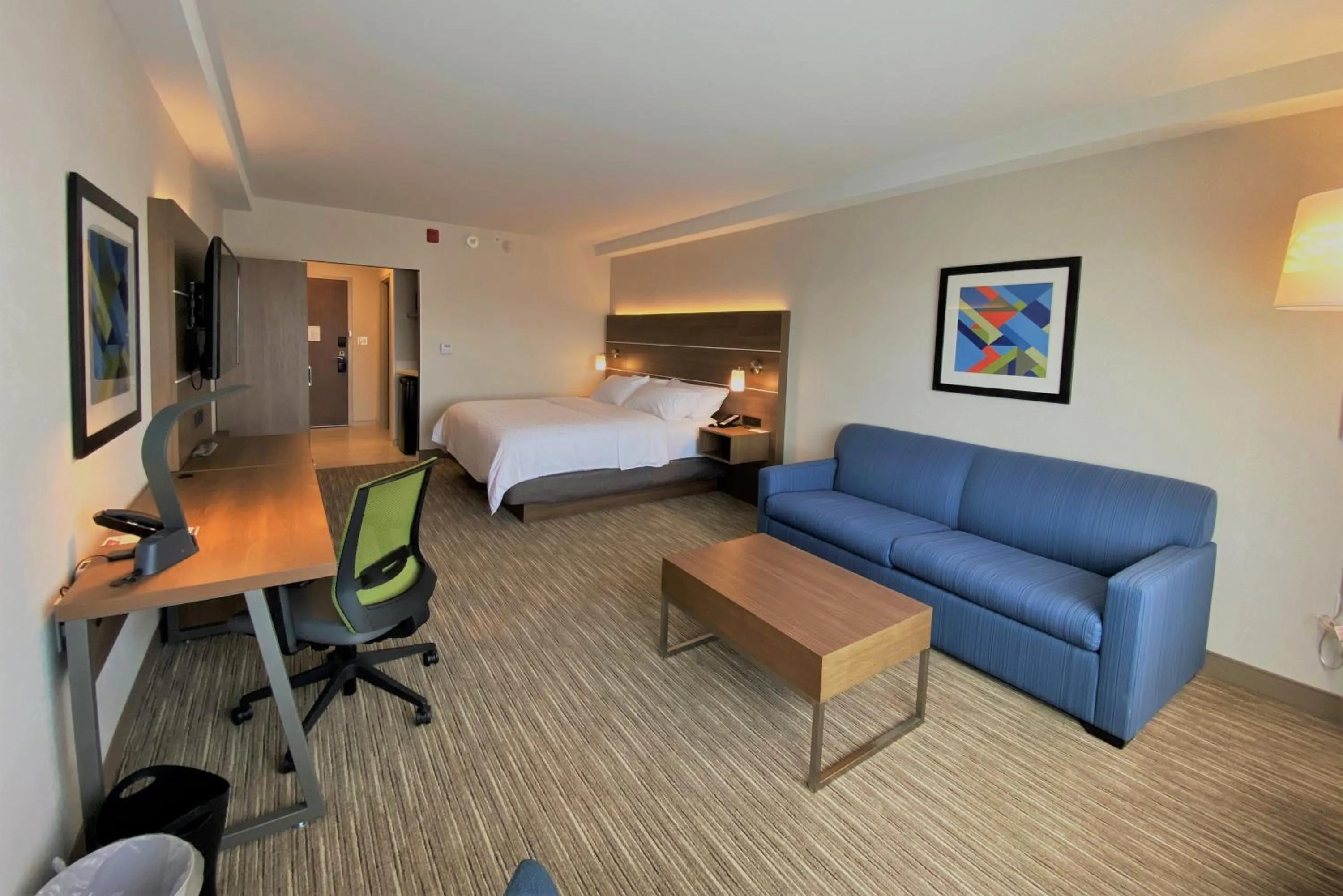 Photo of the whole room, Bed in Holiday Inn Express & Suites - Aurora by IHG