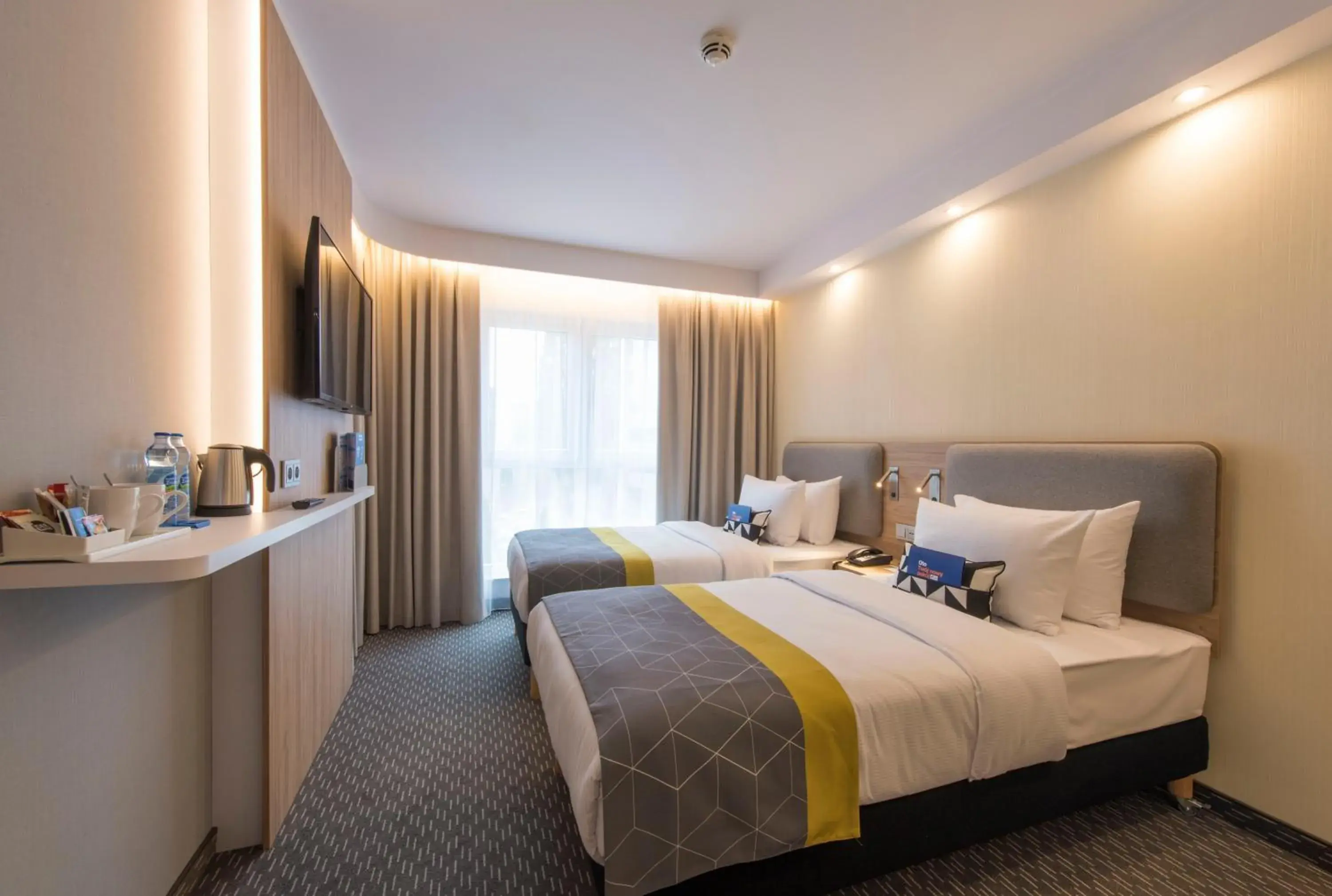 TV and multimedia, Bed in Holiday Inn Express Warsaw - Mokotow by IHG TV and multimedia, Bed in Holiday Inn Express Warsaw - Mokotow by IHG