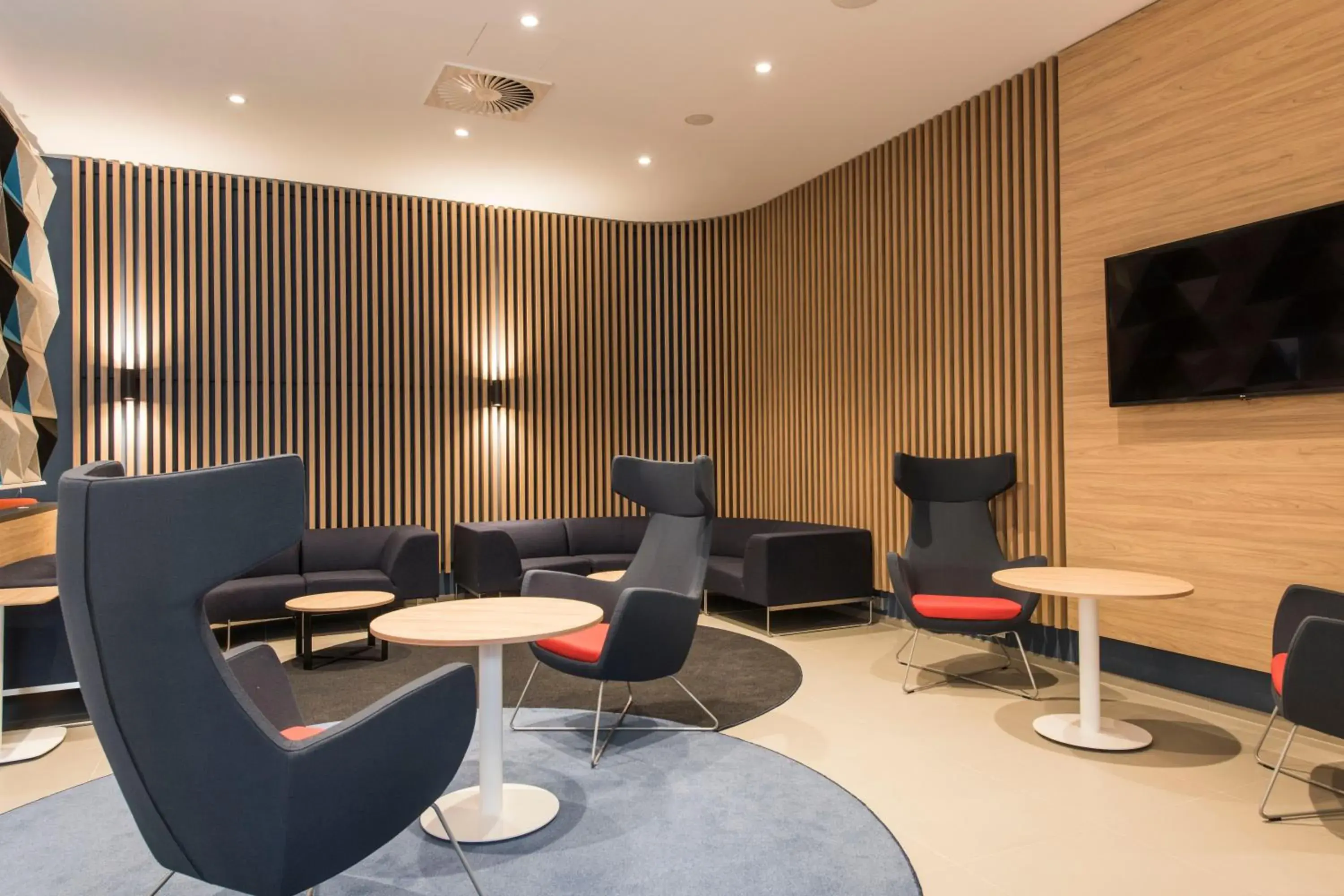 Property building in Holiday Inn Express Warsaw - Mokotow by IHG Property building in Holiday Inn Express Warsaw - Mokotow by IHG