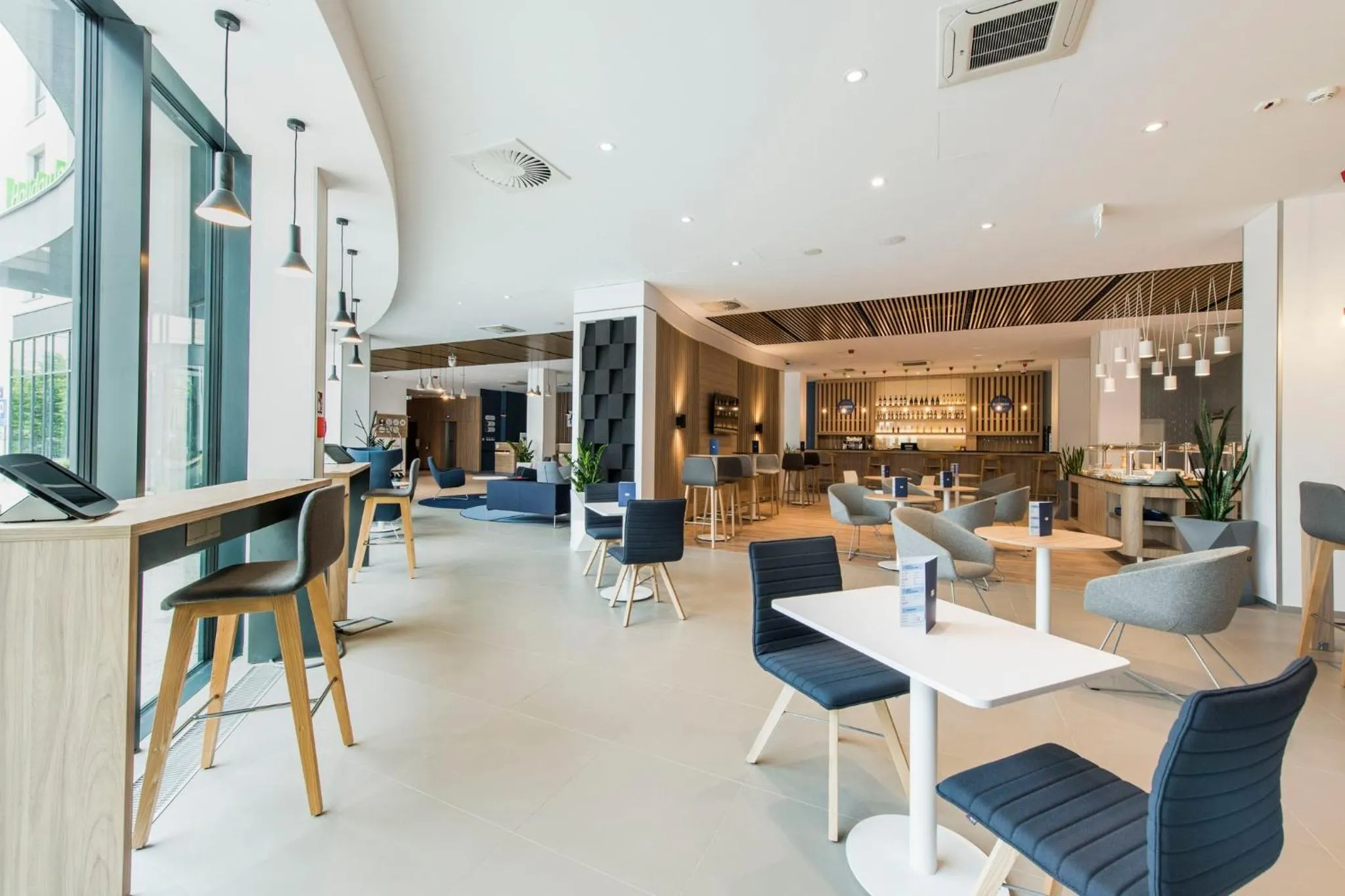 Restaurant/places to eat in Holiday Inn Express Warsaw - Mokotow by IHG