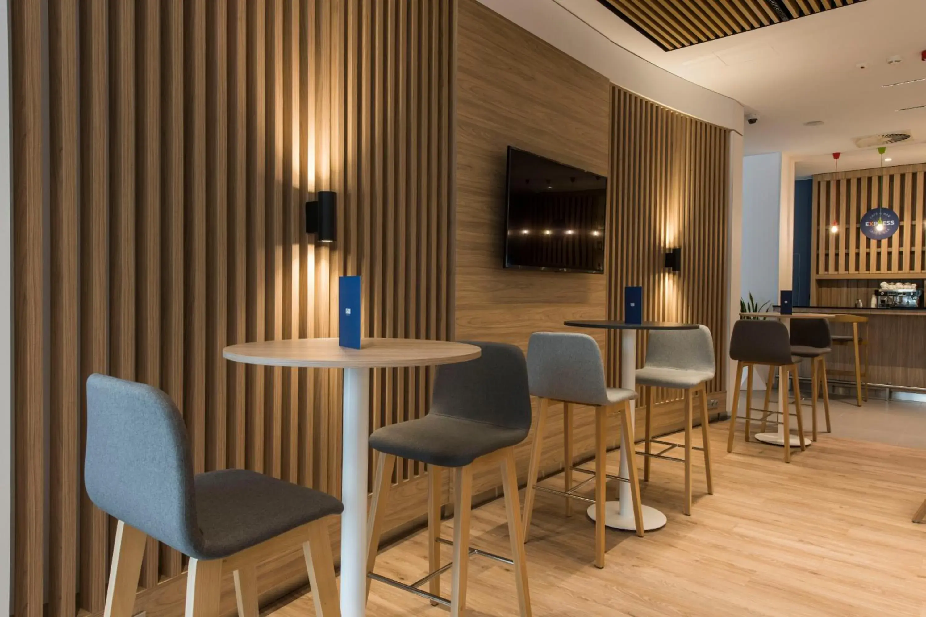 Restaurant/places to eat in Holiday Inn Express Warsaw - Mokotow by IHG Restaurant/places to eat in Holiday Inn Express Warsaw - Mokotow by IHG
