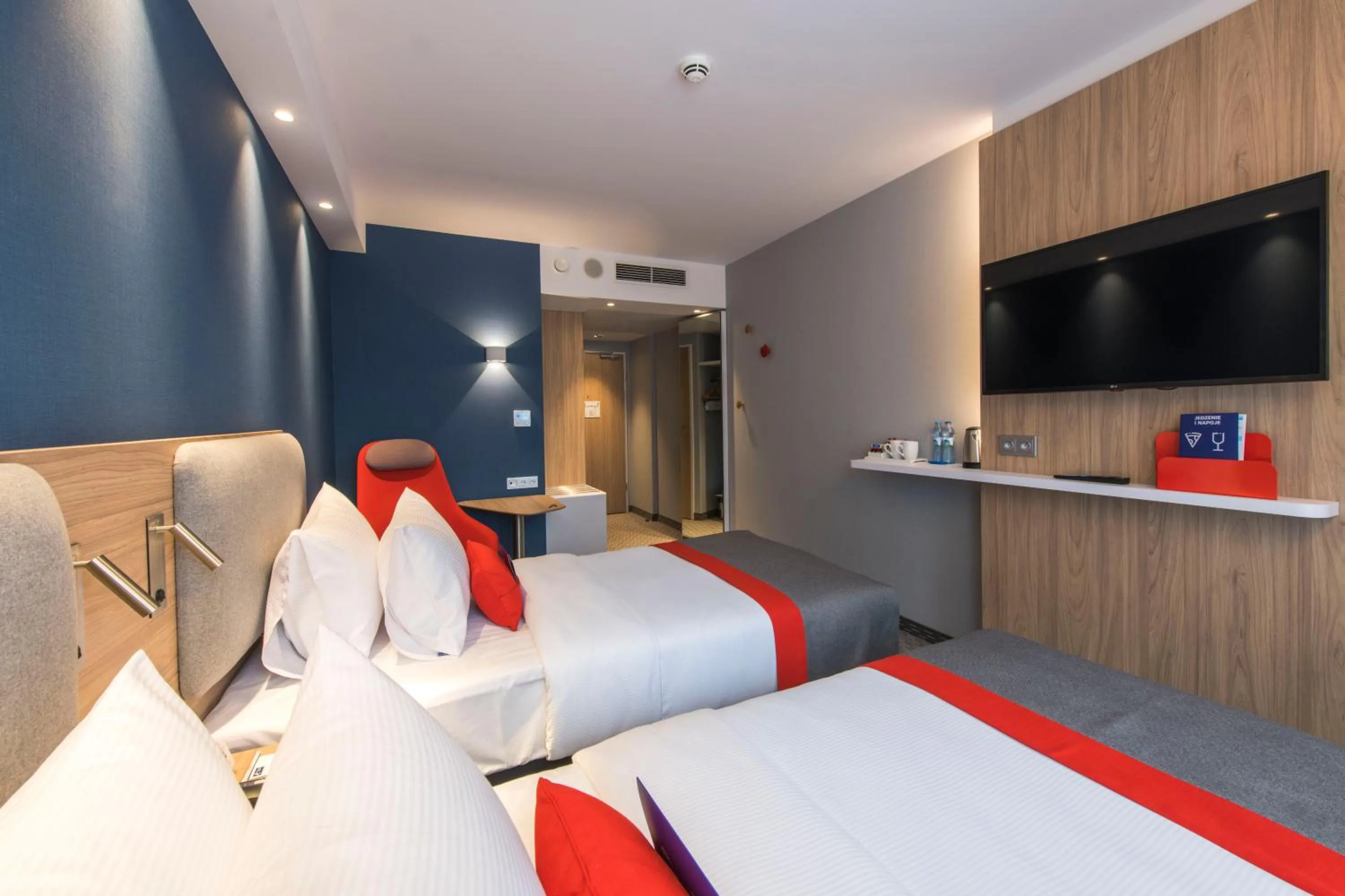 Bed in Holiday Inn Express Warsaw - Mokotow by IHG