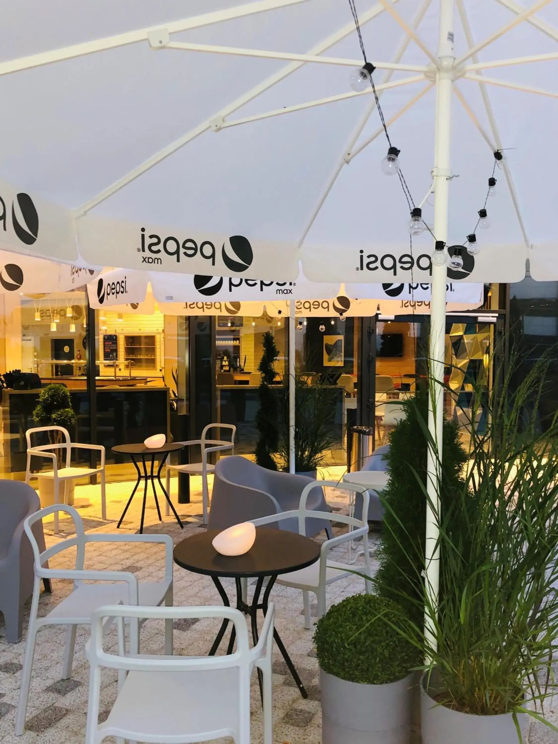 Restaurant/places to eat in Holiday Inn Express Warsaw - Mokotow by IHG Restaurant/places to eat in Holiday Inn Express Warsaw - Mokotow by IHG