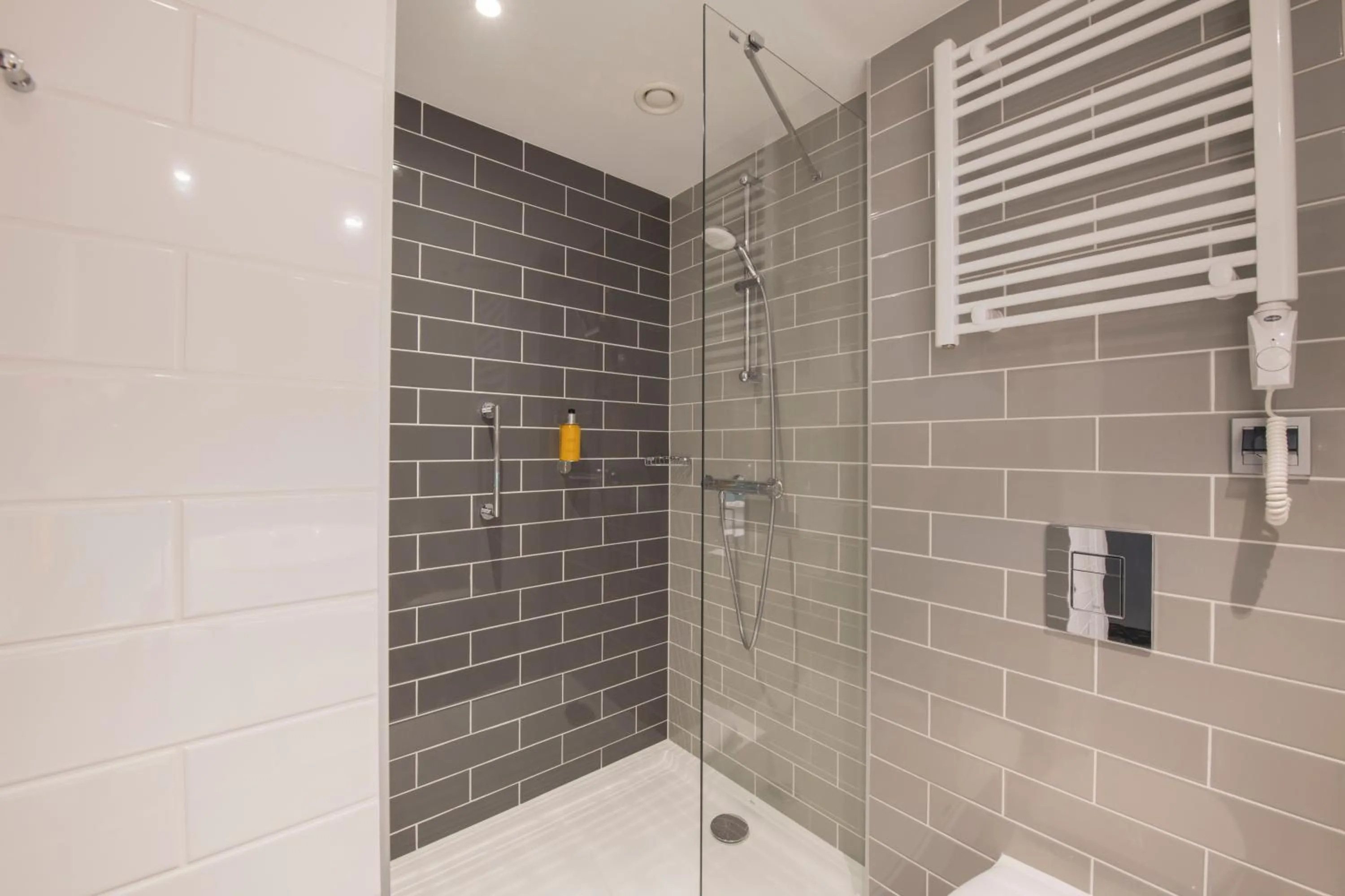 Shower in Holiday Inn Express Warsaw - Mokotow by IHG