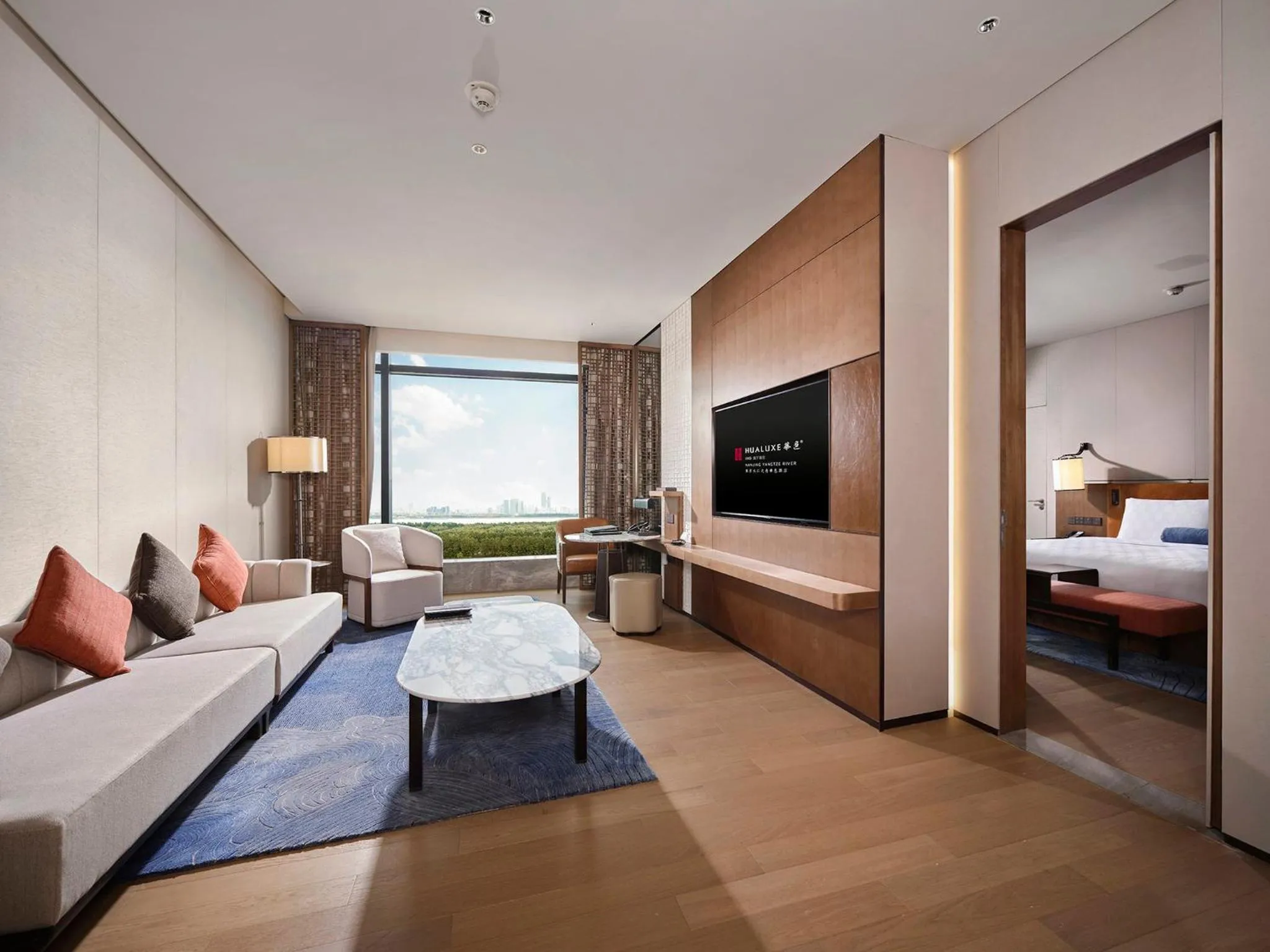 Photo of the whole room, Bed in HUALUXE Nanjing Yangtze River