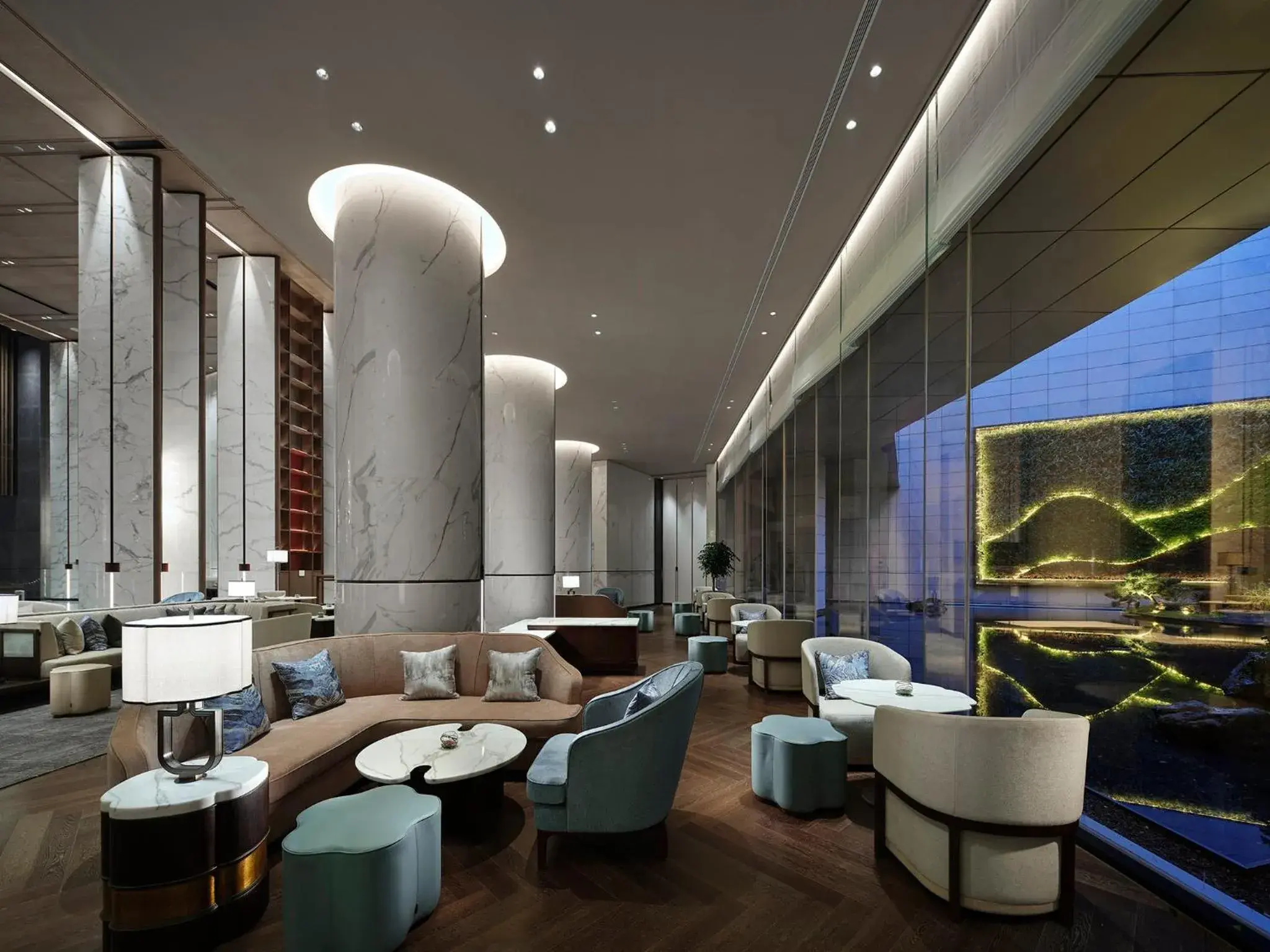 Lounge or bar in HUALUXE Nanjing Yangtze River Lounge or bar in HUALUXE Nanjing Yangtze River