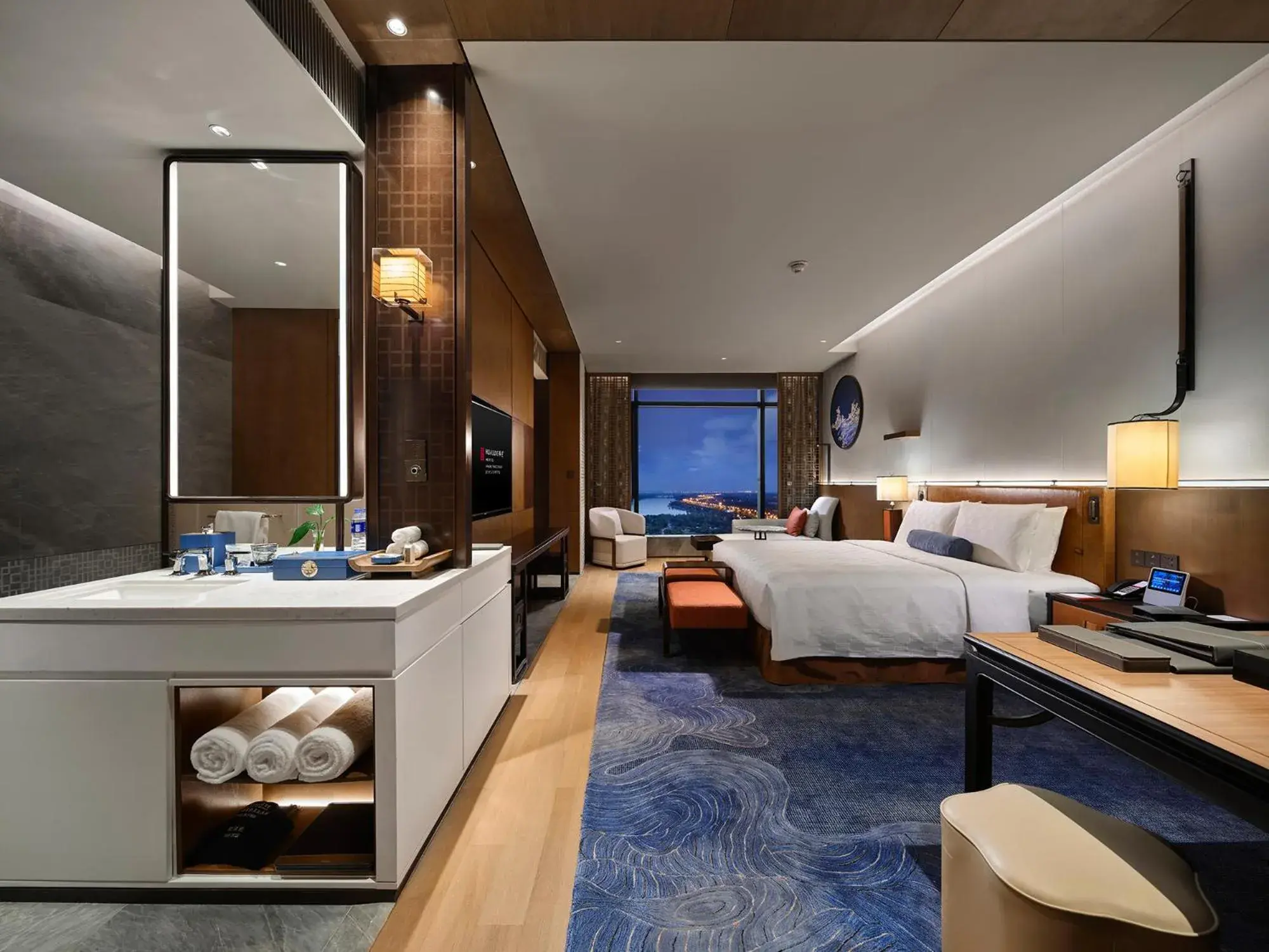 Premium King Room with River View - Lounge Access in HUALUXE Nanjing Yangtze River Premium King Room with River View - Lounge Access in HUALUXE Nanjing Yangtze River