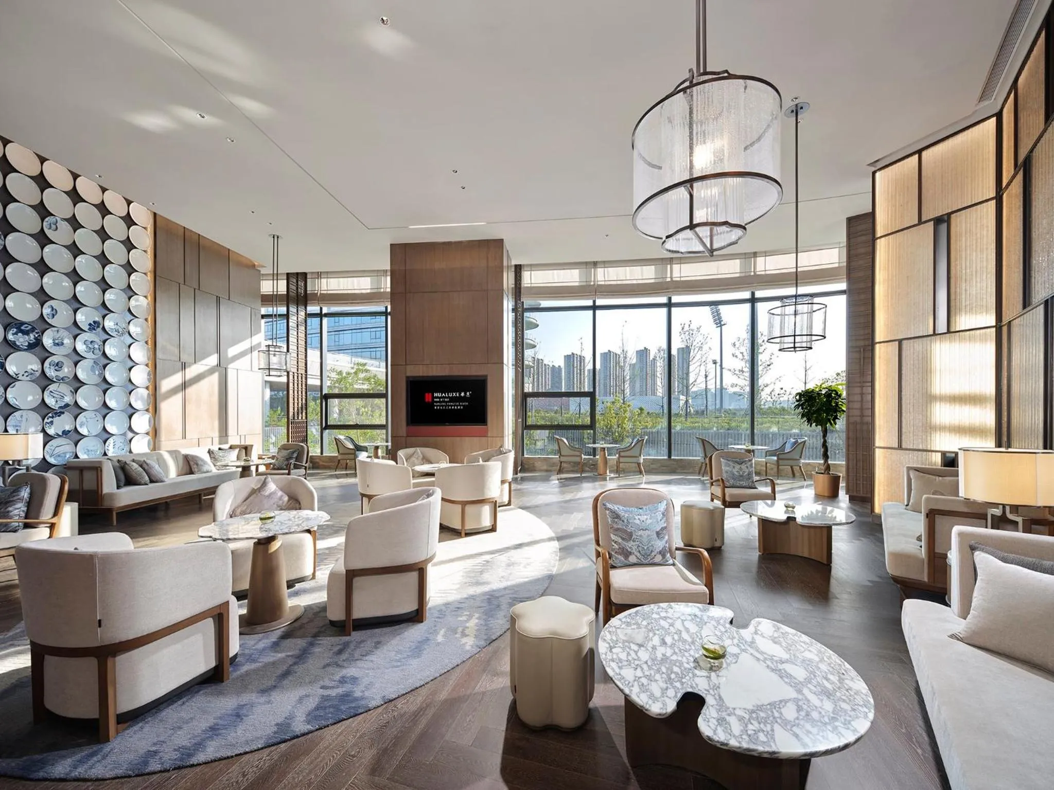 Lounge or bar in HUALUXE Nanjing Yangtze River