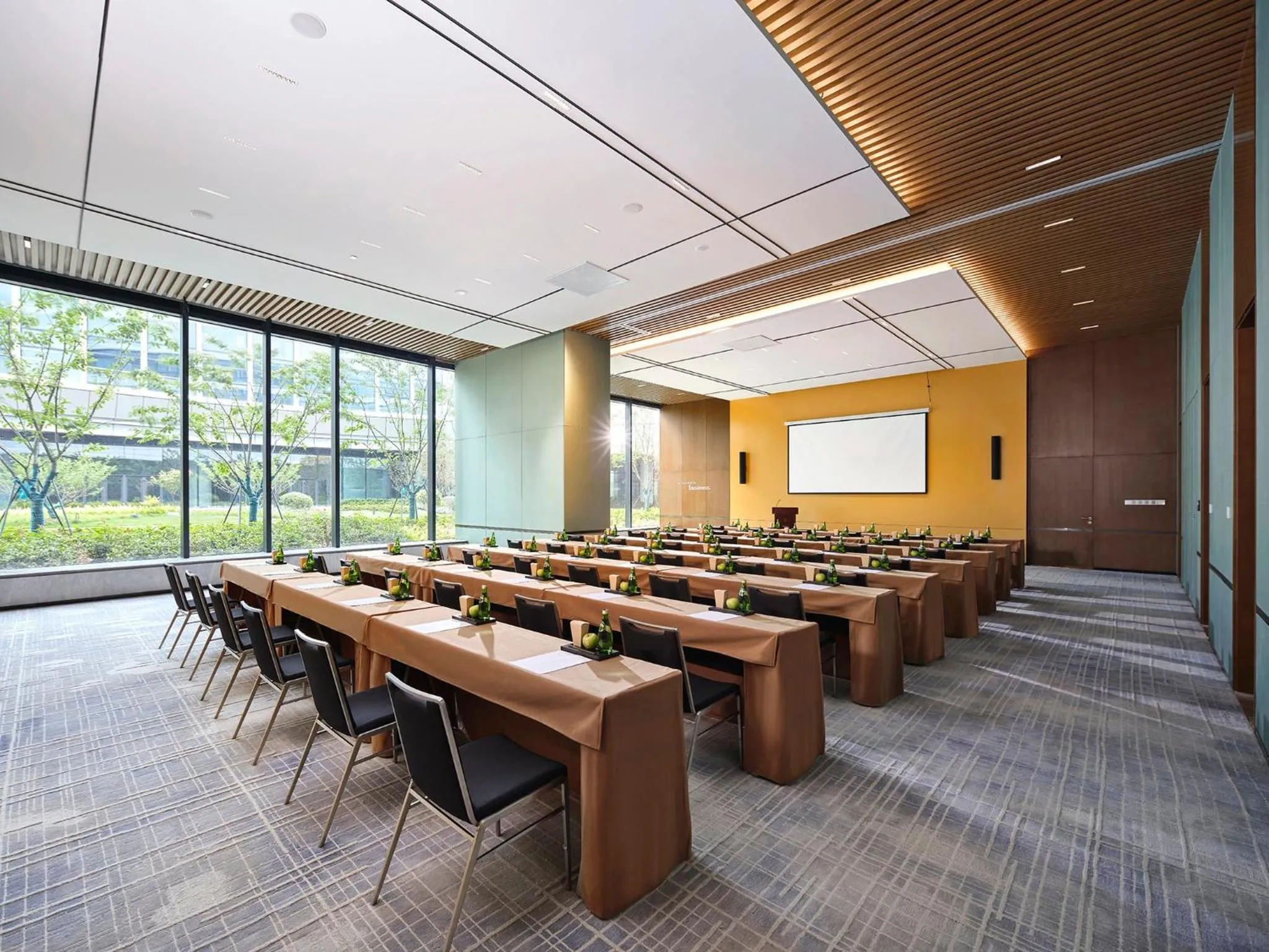 Meeting/conference room in EVEN Hotel Nanjing Yangtze River by IHG