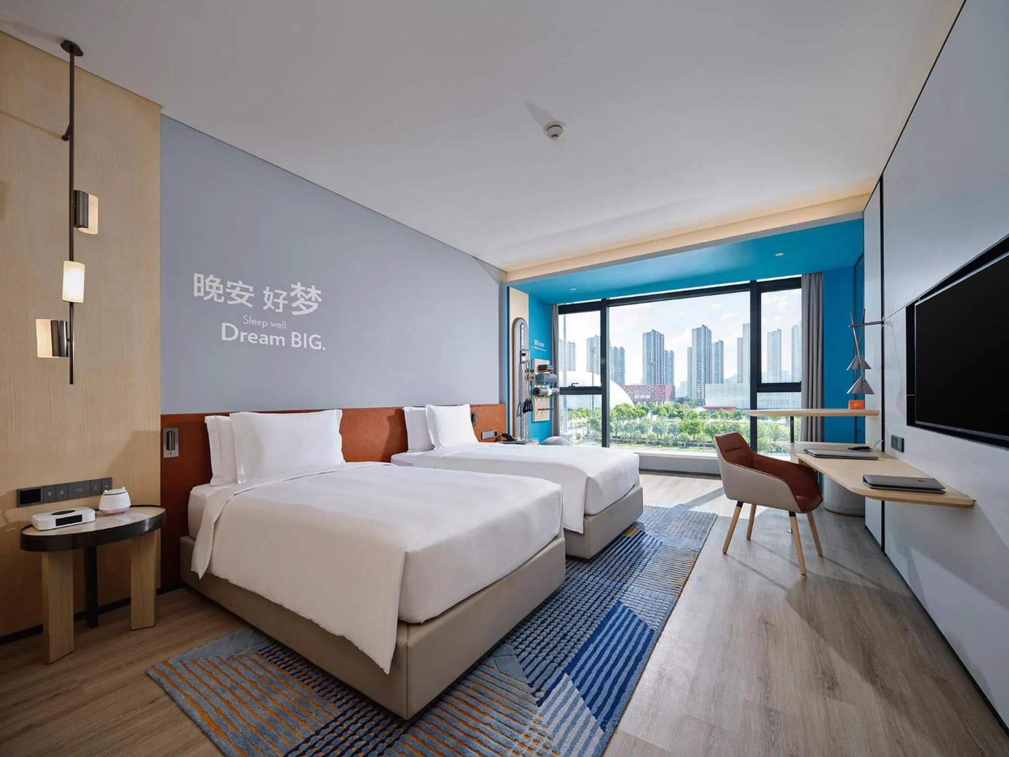 Photo of the whole room, Bed in EVEN Hotel Nanjing Yangtze River by IHG