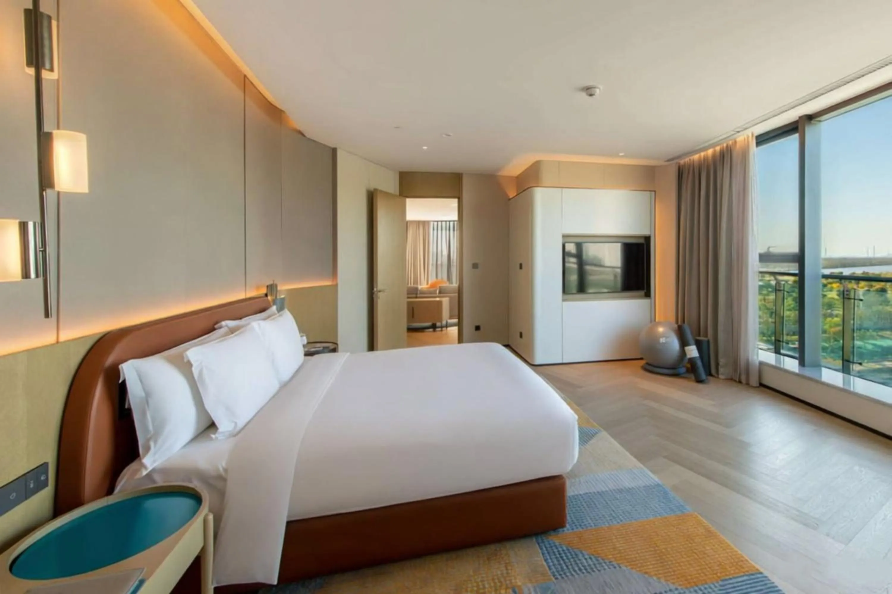 Photo of the whole room, Bed in EVEN Hotel Nanjing Yangtze River by IHG