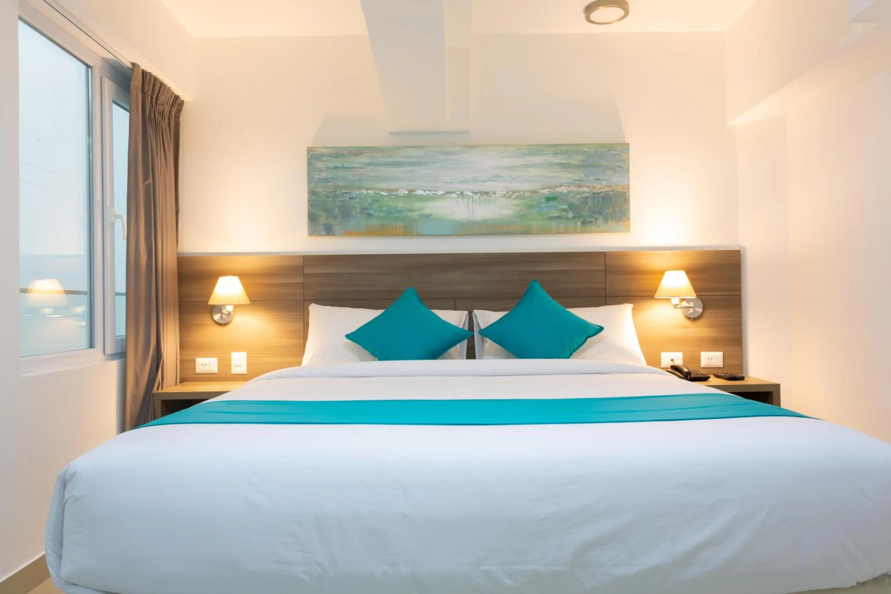 Bed in Howard Johnson by Wyndham Lima Miraflores Art House