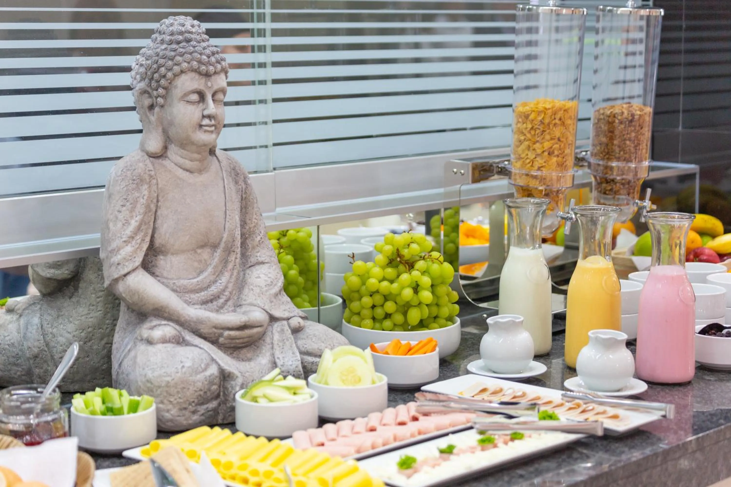 Buffet breakfast in Howard Johnson by Wyndham Lima Miraflores Art House