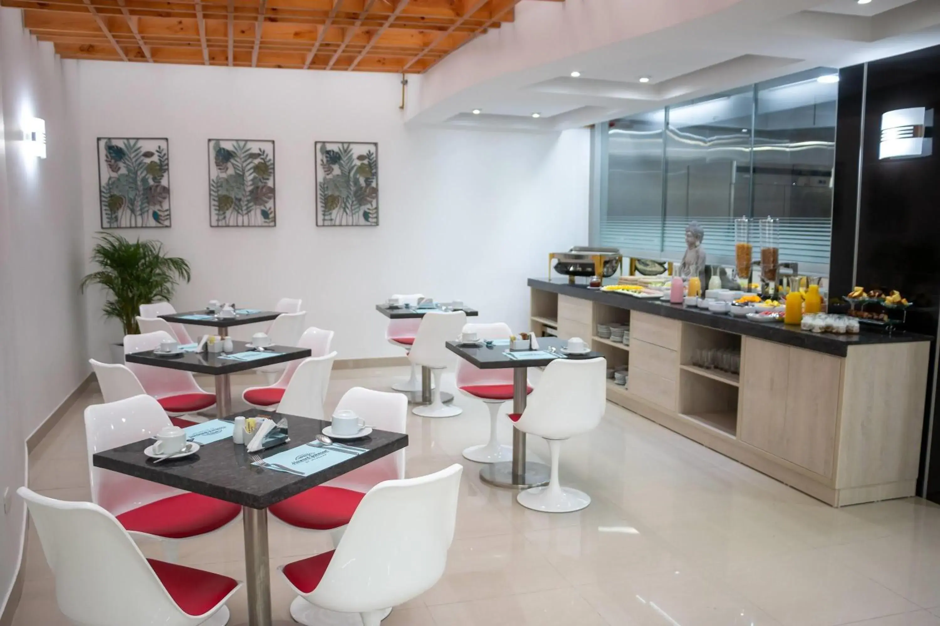 Restaurant/places to eat in Howard Johnson by Wyndham Lima Miraflores Art House Restaurant/places to eat in Howard Johnson by Wyndham Lima Miraflores Art House