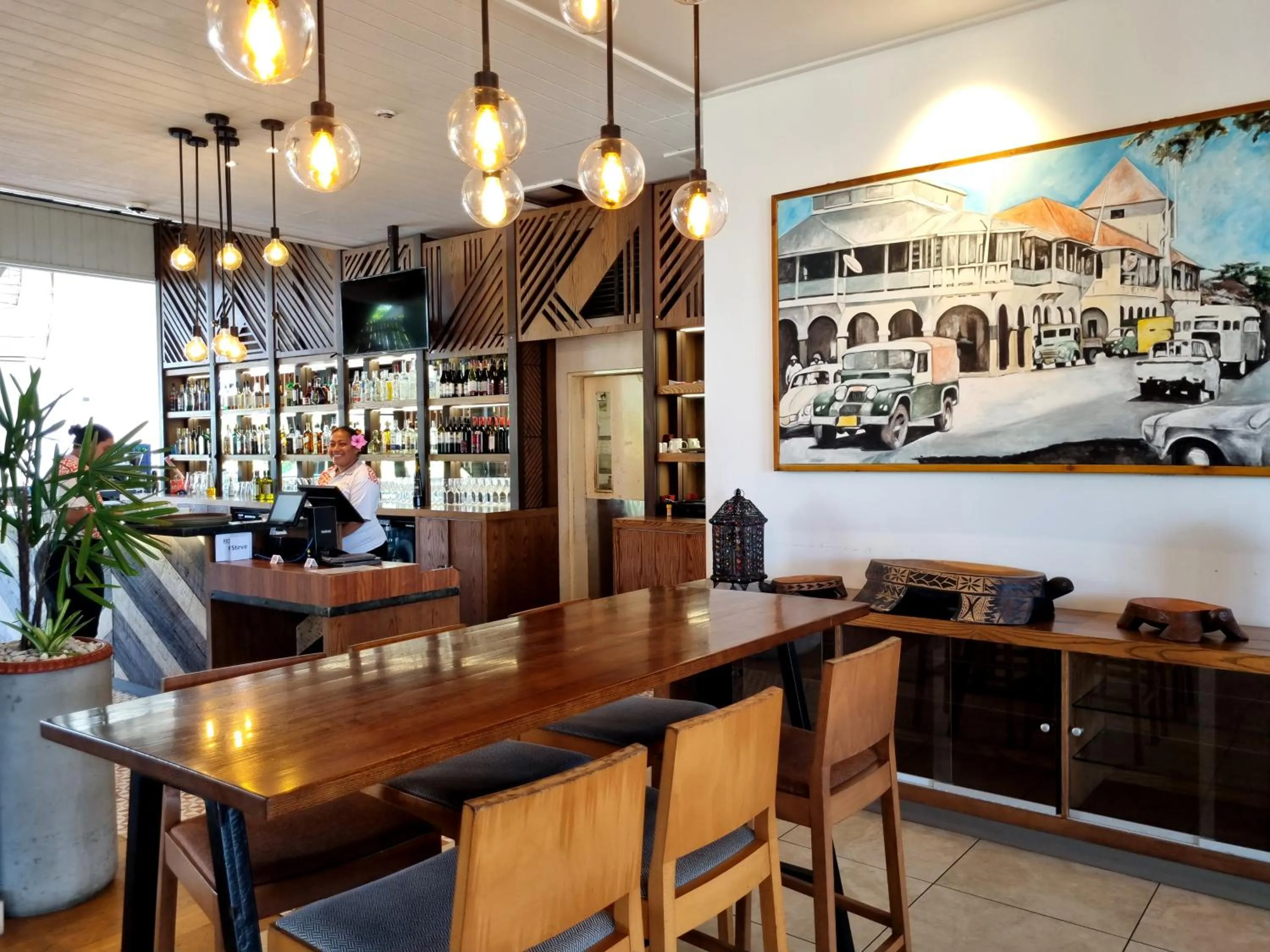 Restaurant/places to eat in Lava Hotel