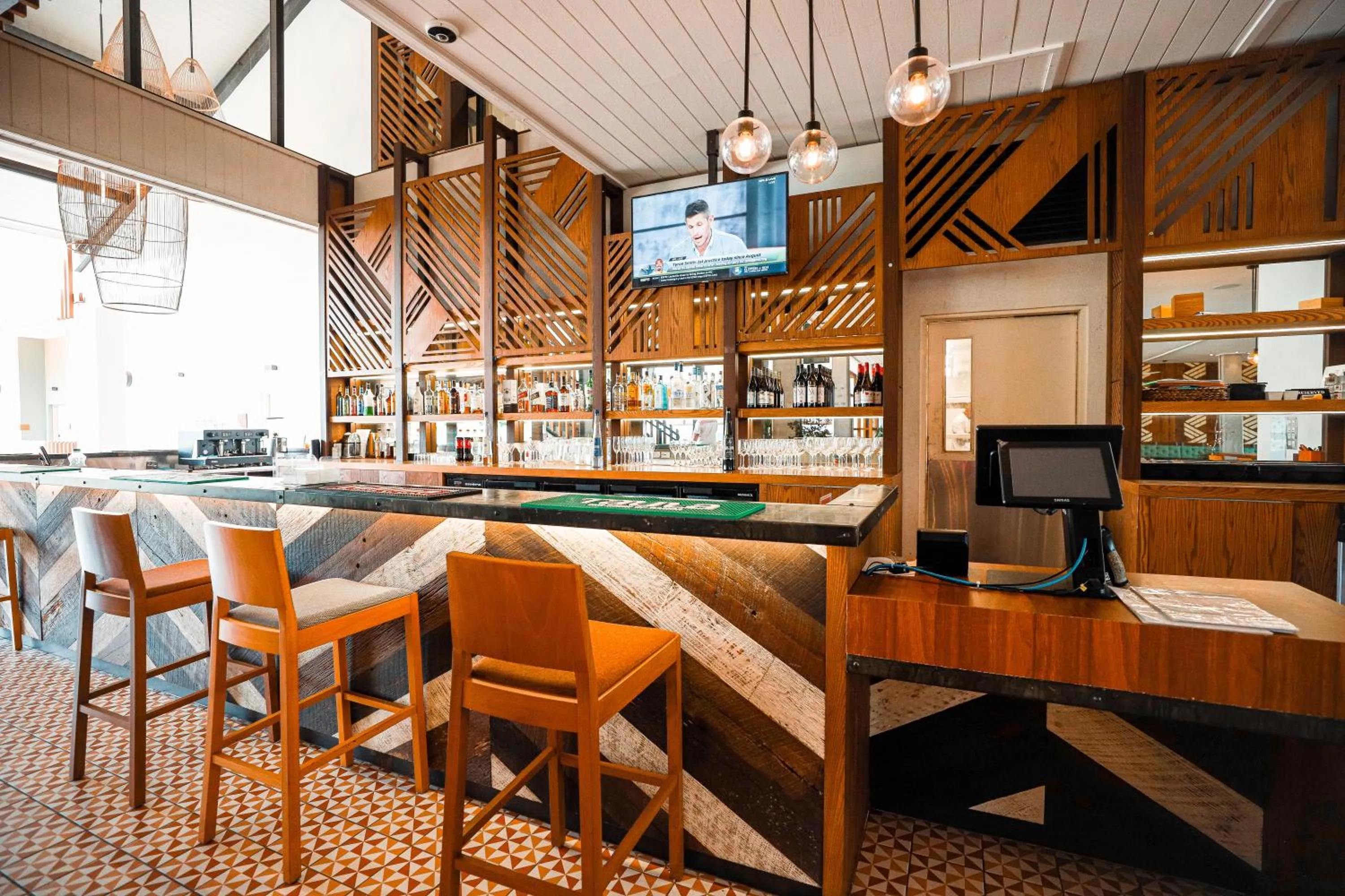 Restaurant/places to eat in Lava Hotel