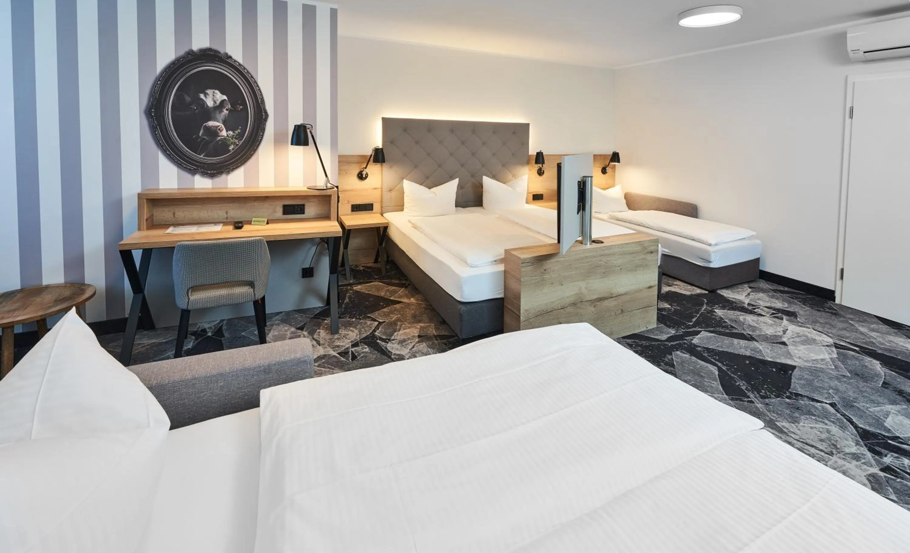 Photo of the whole room, Bed in Das Landhotel am Trätzhof Fulda