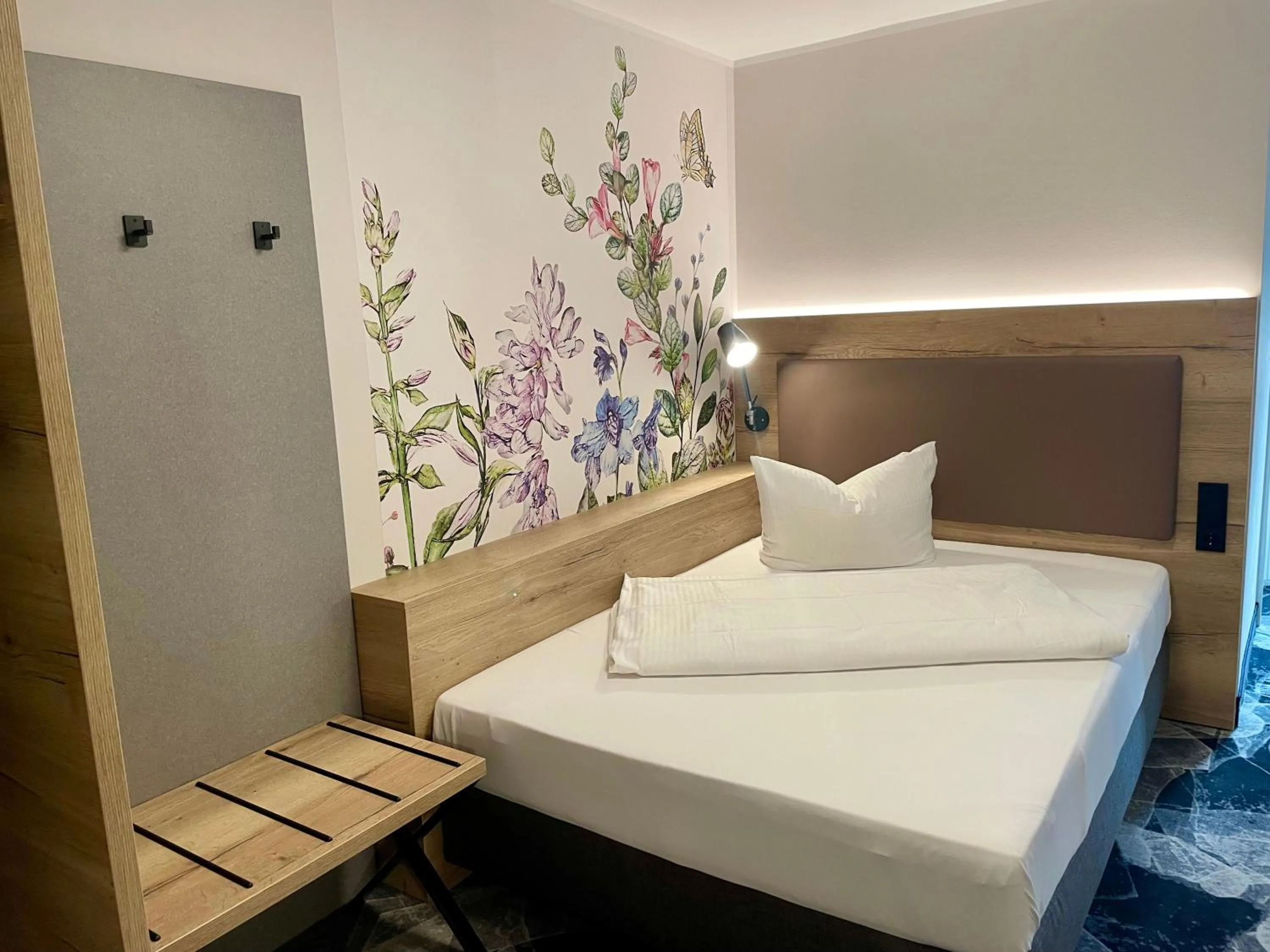 Photo of the whole room, Bed in Das Landhotel am Trätzhof Fulda