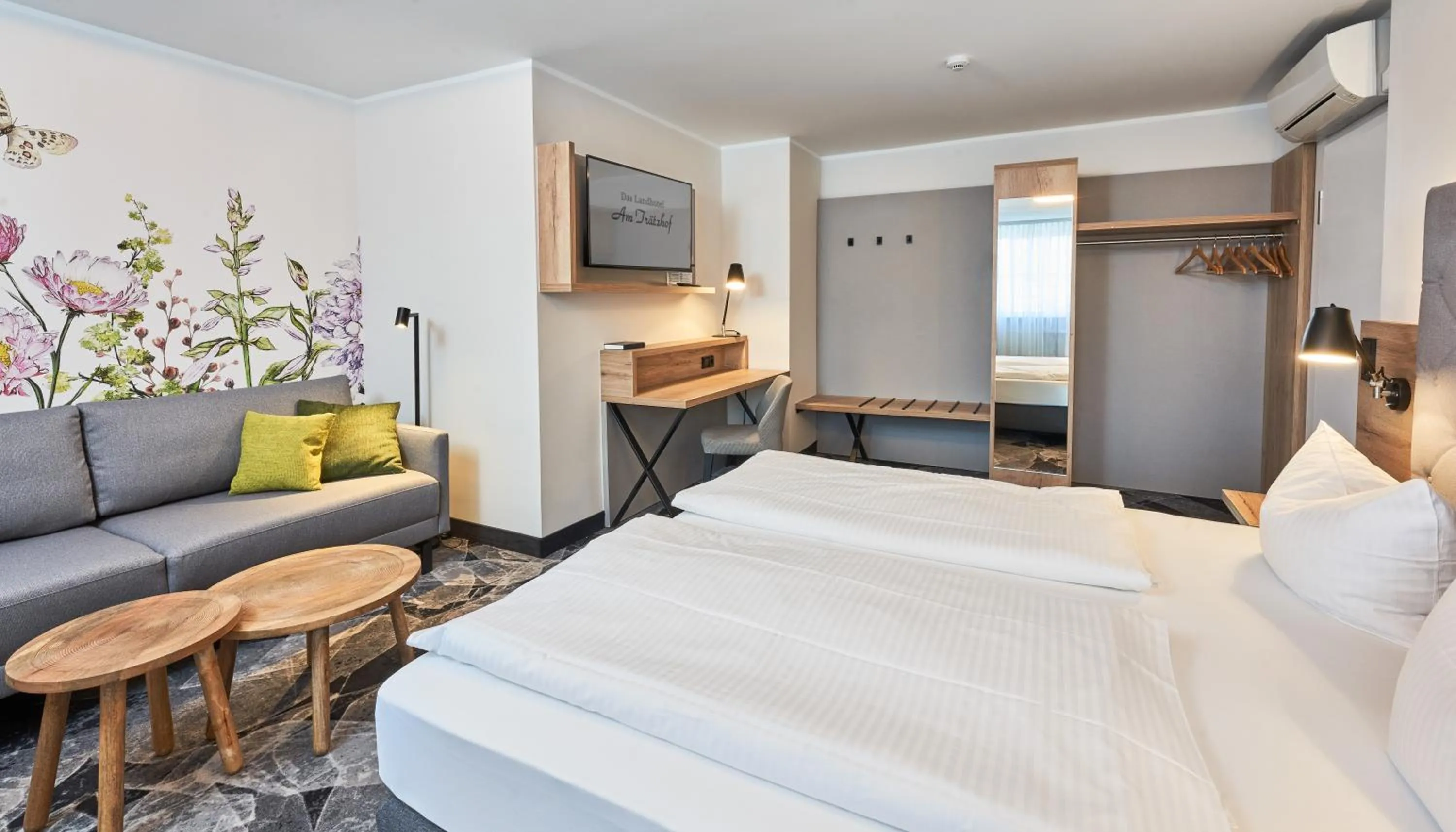 Photo of the whole room, Bed in Das Landhotel am Trätzhof Fulda