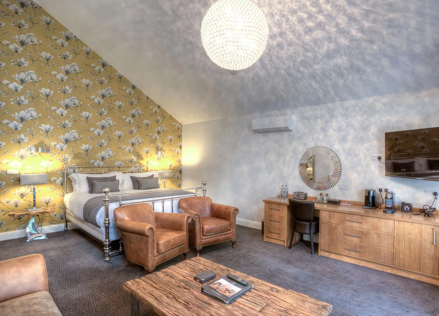 Bedroom, Bed in Fonab Castle Hotel