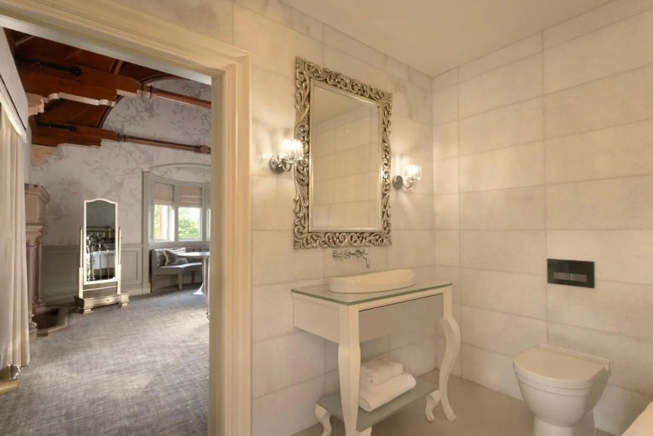 Bathroom in Fonab Castle Hotel