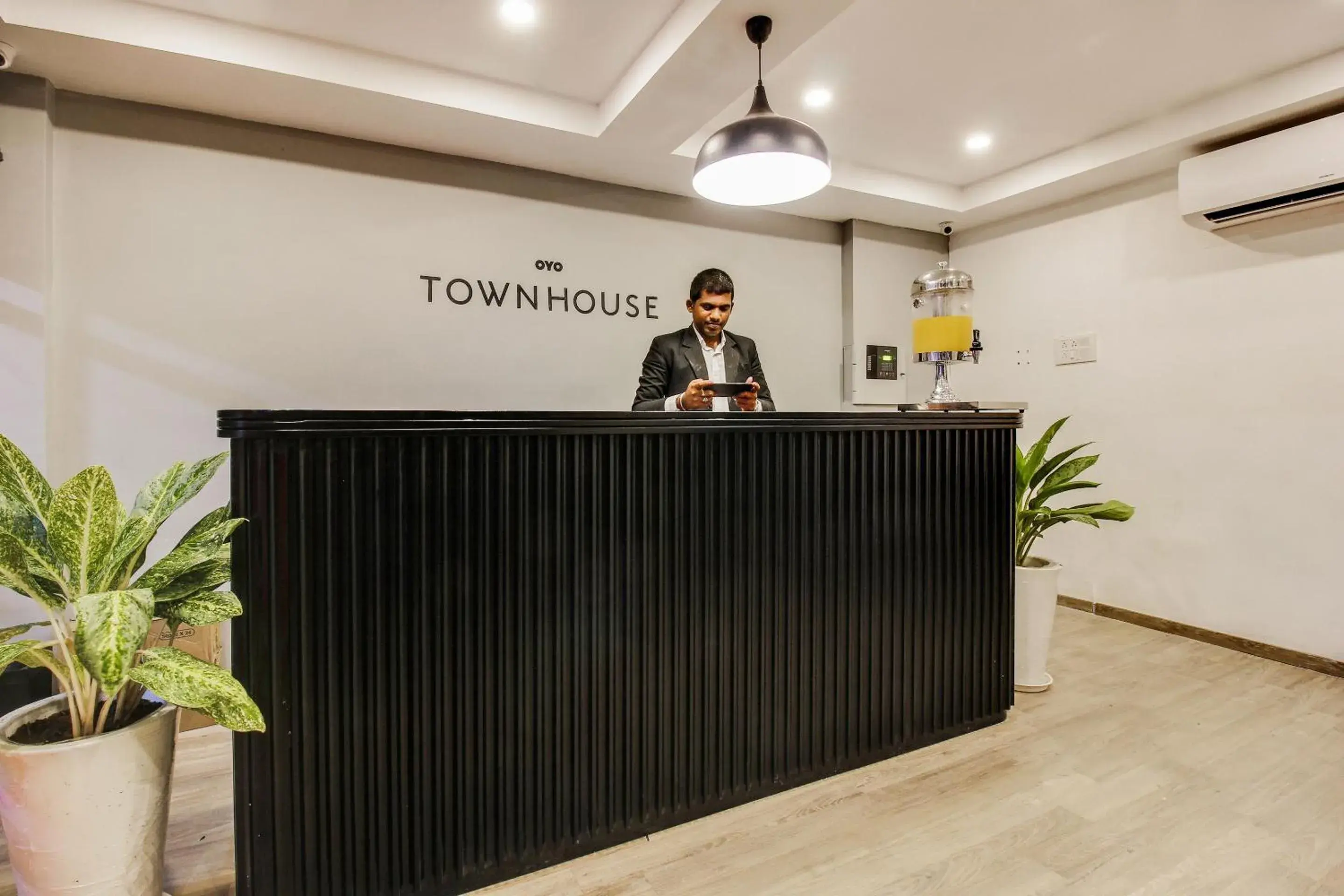 Lobby or reception in Super Townhouse 359 Begumpet Near Hyderabad Central Lobby or reception in Super Townhouse 359 Begumpet Near Hyderabad Central