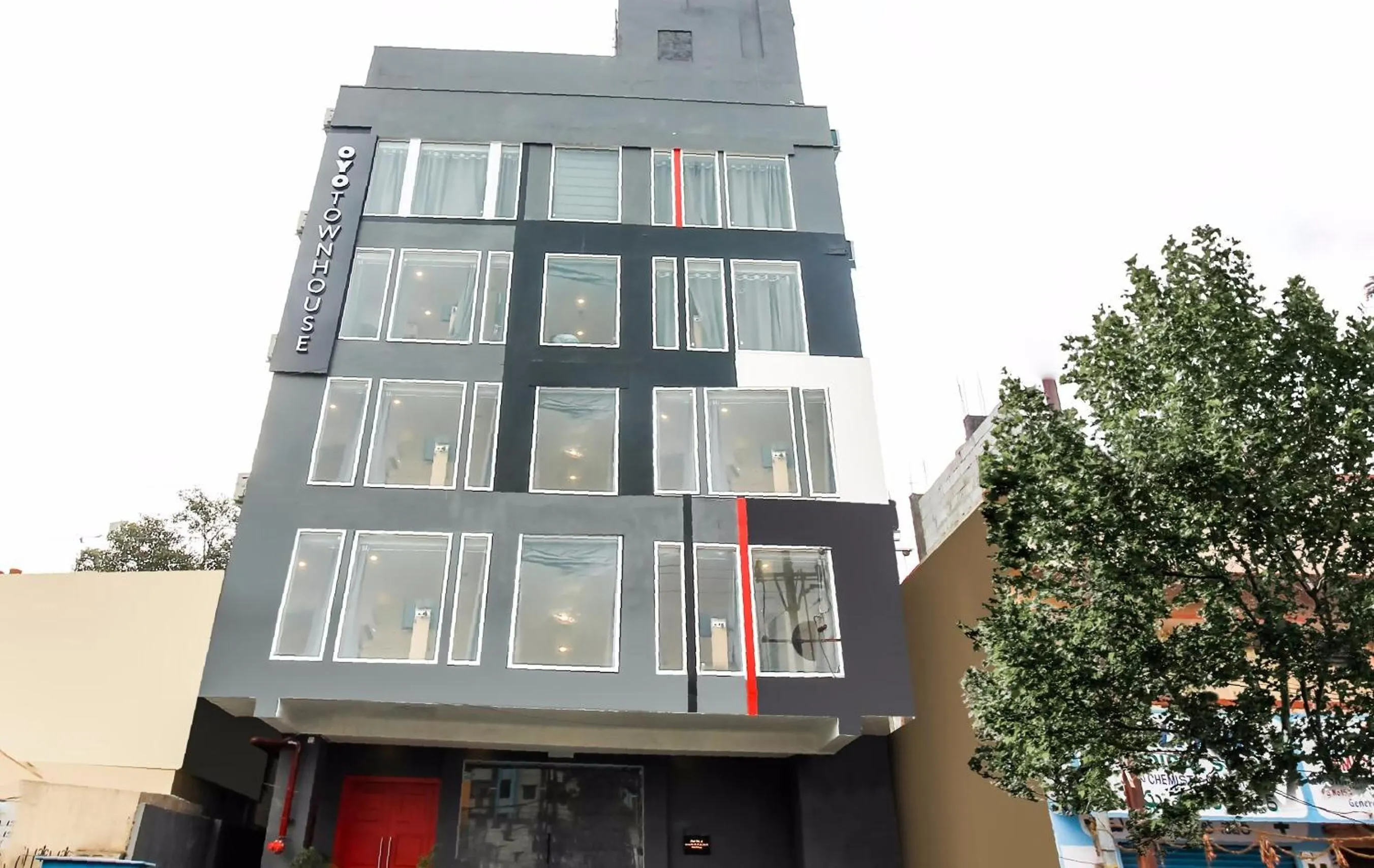 Facade/entrance in Super Townhouse De Alphabet