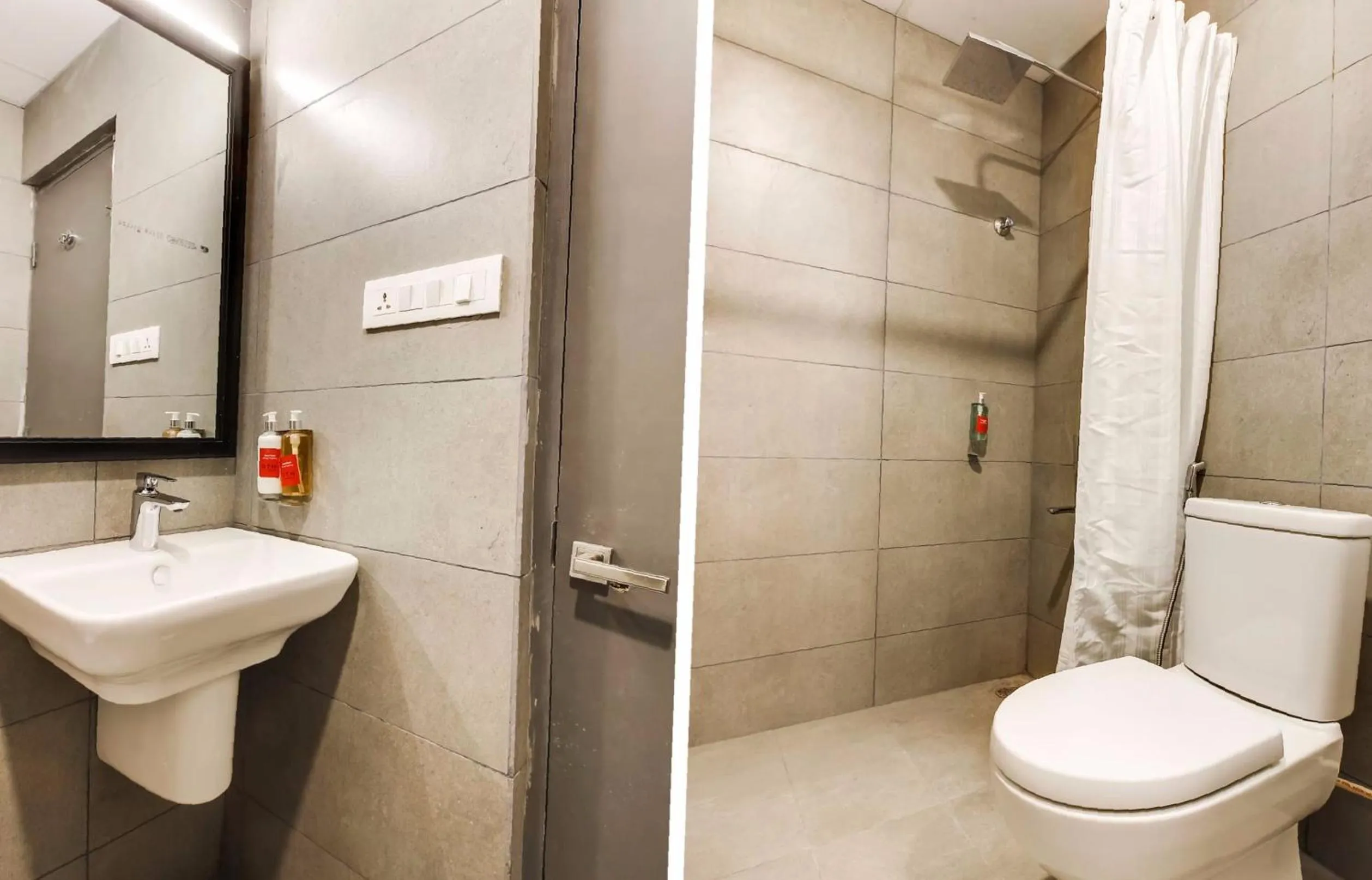 Bathroom in Super Townhouse De Alphabet