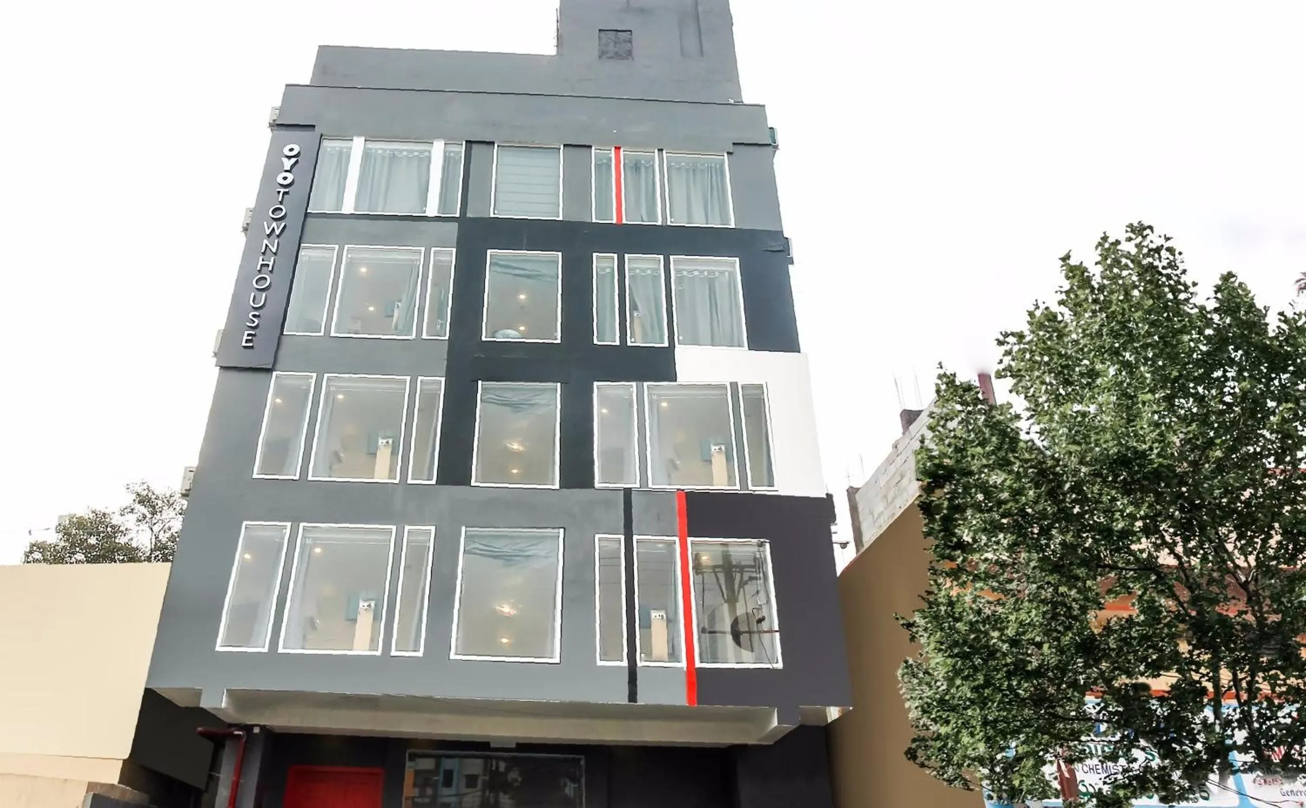 Facade/entrance in Super Townhouse De Alphabet