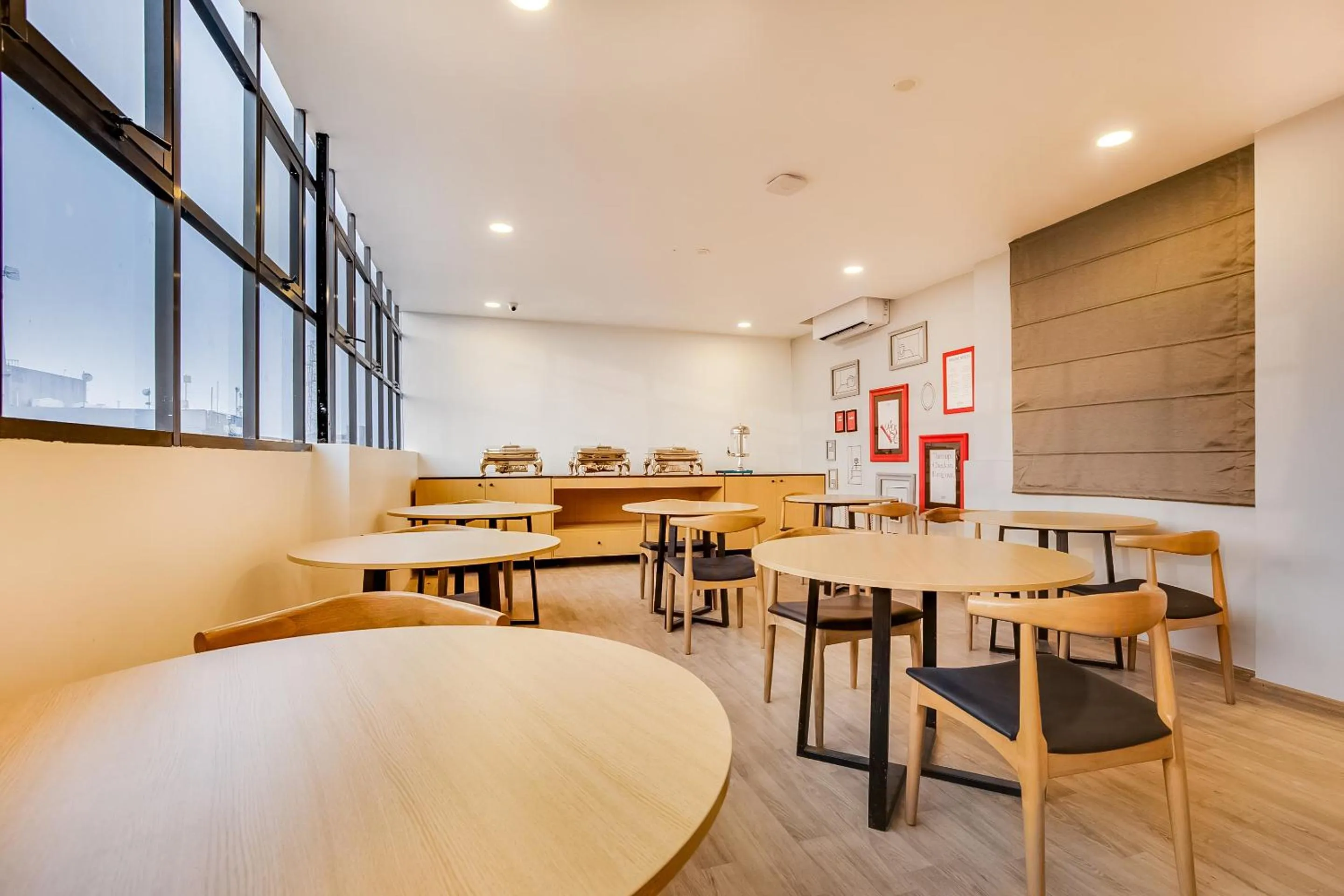 Restaurant/places to eat in Townhouse Pipliyahana Square