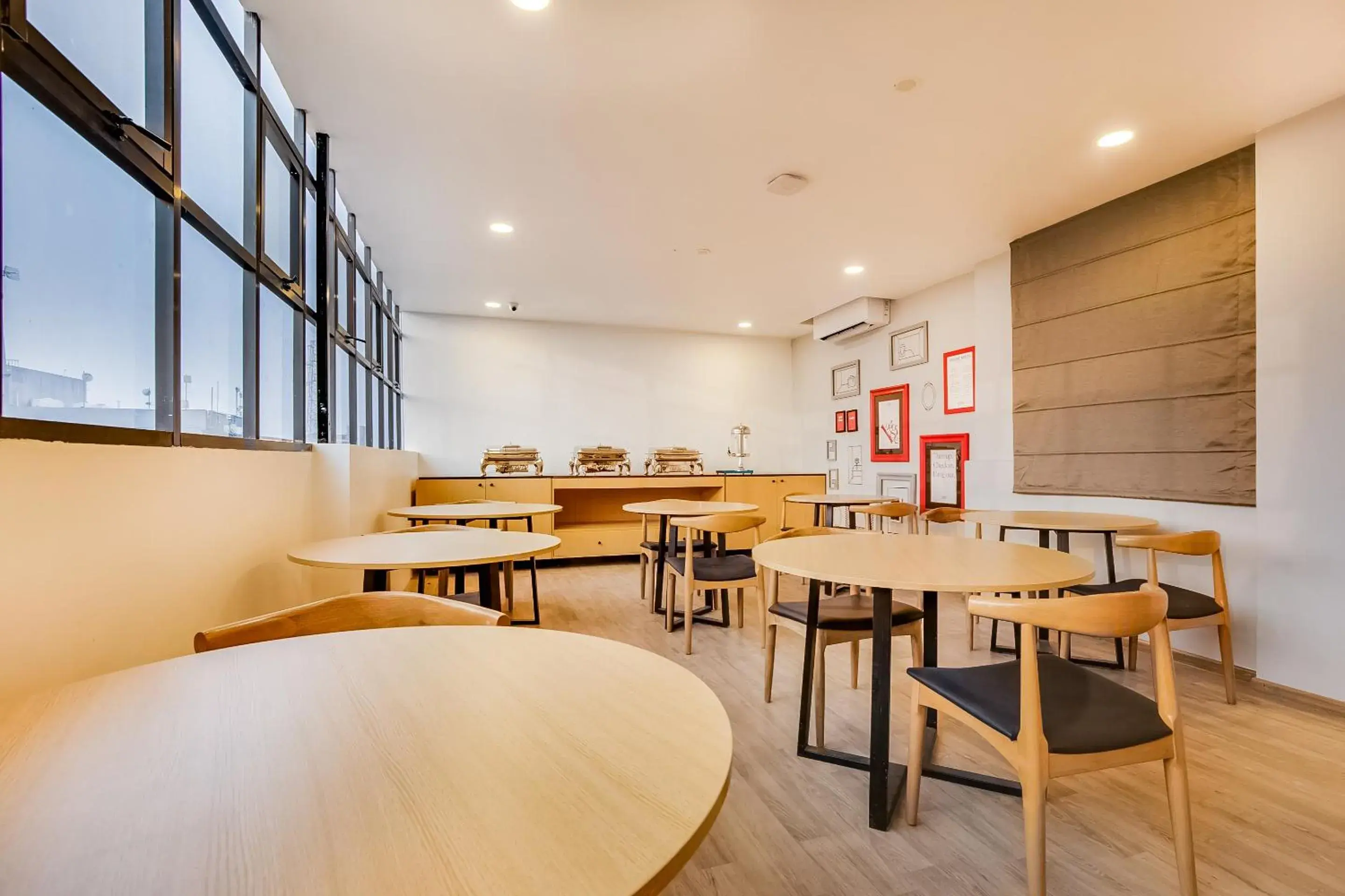 Restaurant/places to eat in Townhouse Pipliyahana Square Restaurant/places to eat in Townhouse Pipliyahana Square