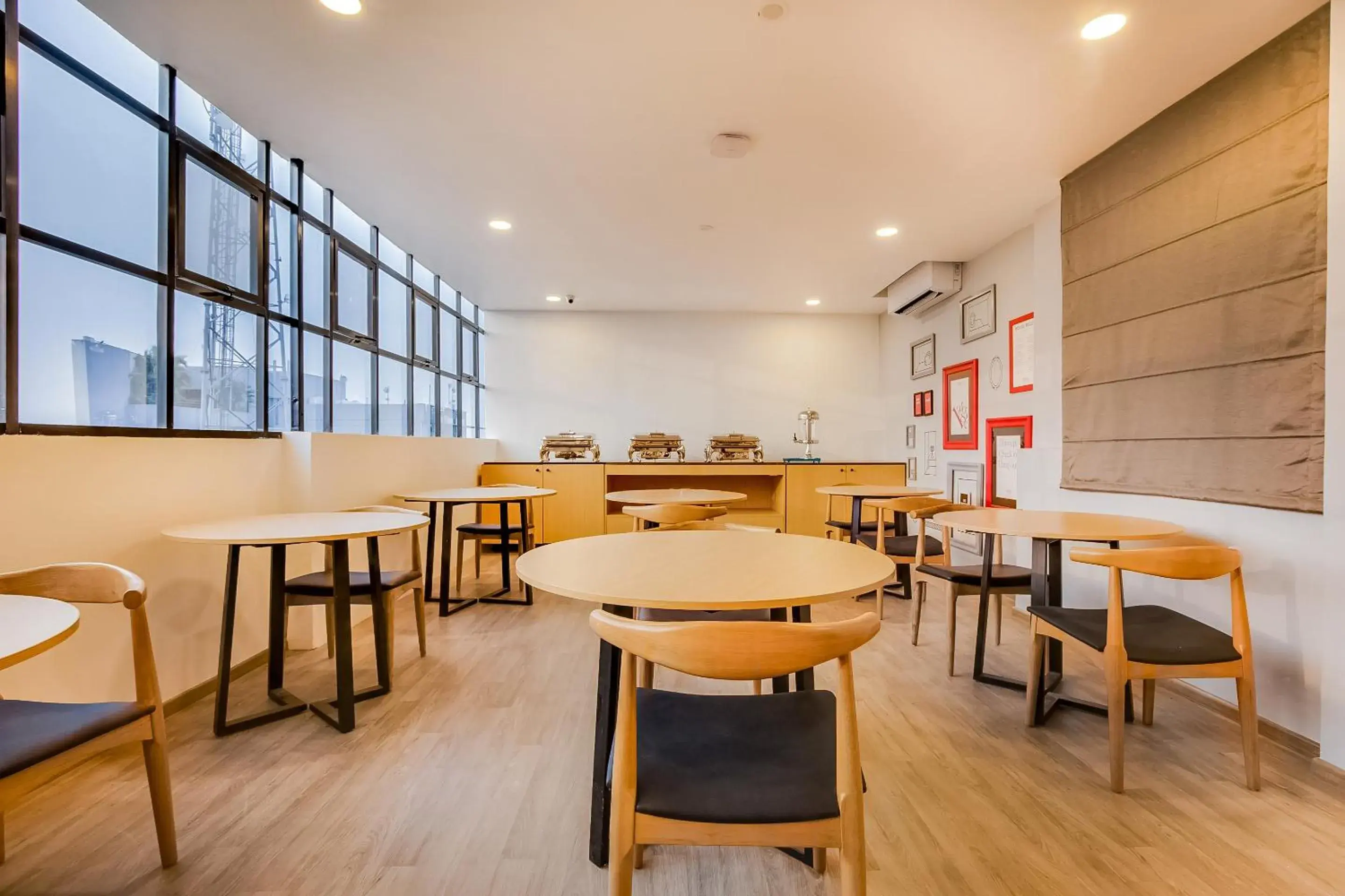 Restaurant/places to eat in Townhouse Pipliyahana Square Restaurant/places to eat in Townhouse Pipliyahana Square