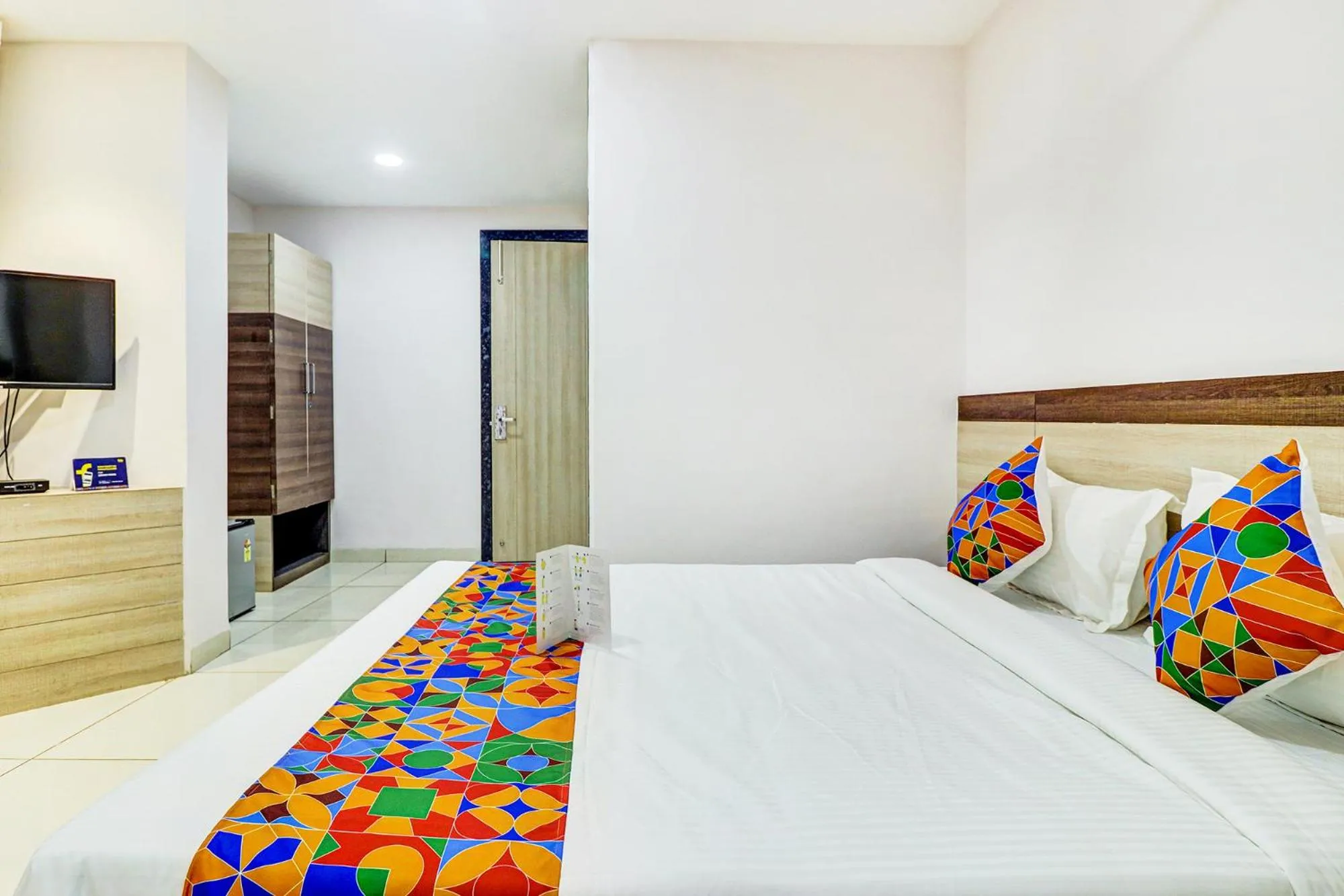 Bed in FabHotel Meera Palace