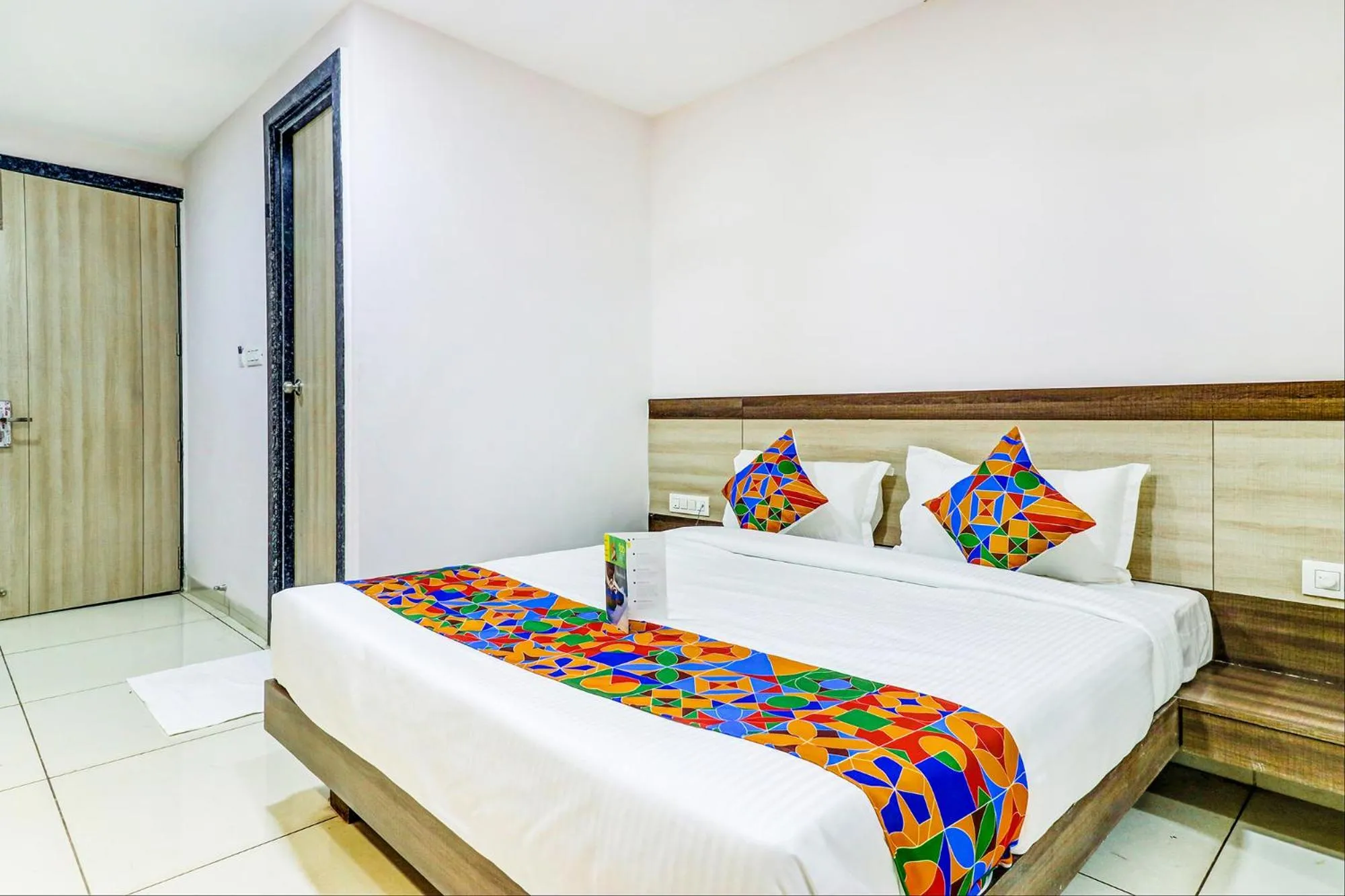 Bed in FabHotel Meera Palace