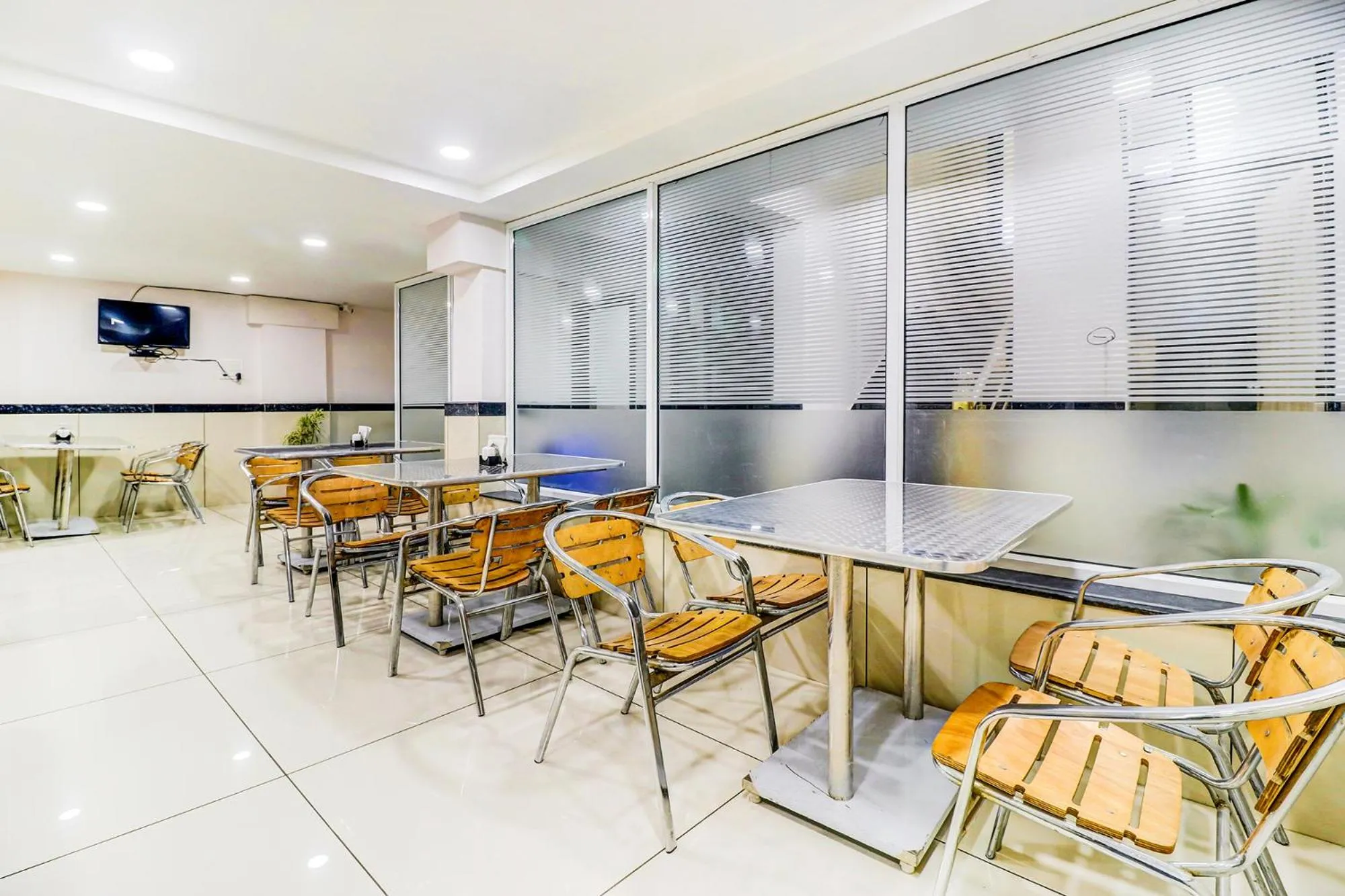 Restaurant/places to eat in FabHotel Meera Palace