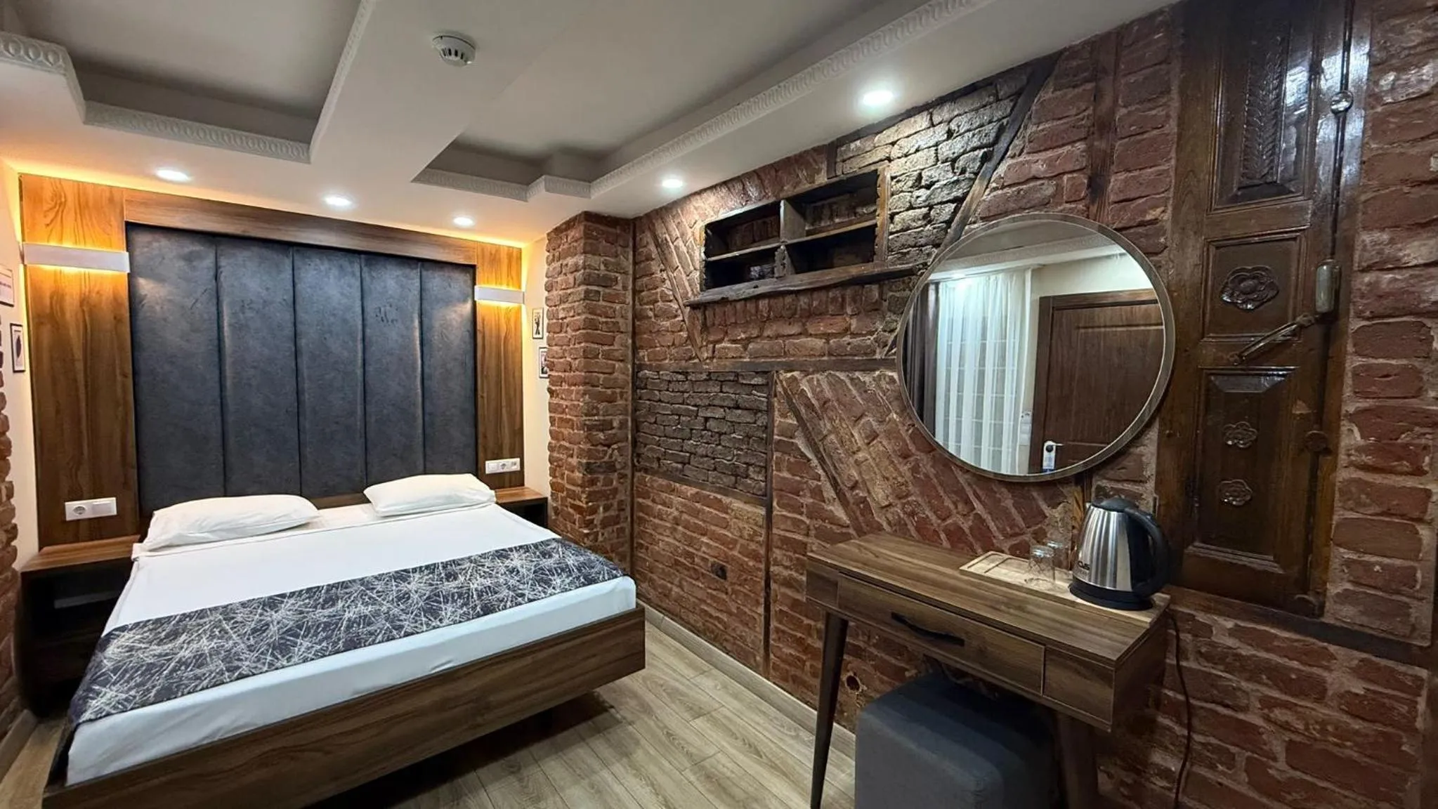 Bed in Han Suite Hotel