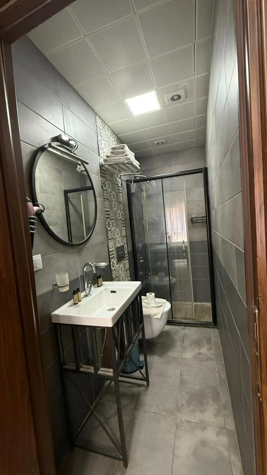 Shower in Han Suite Hotel