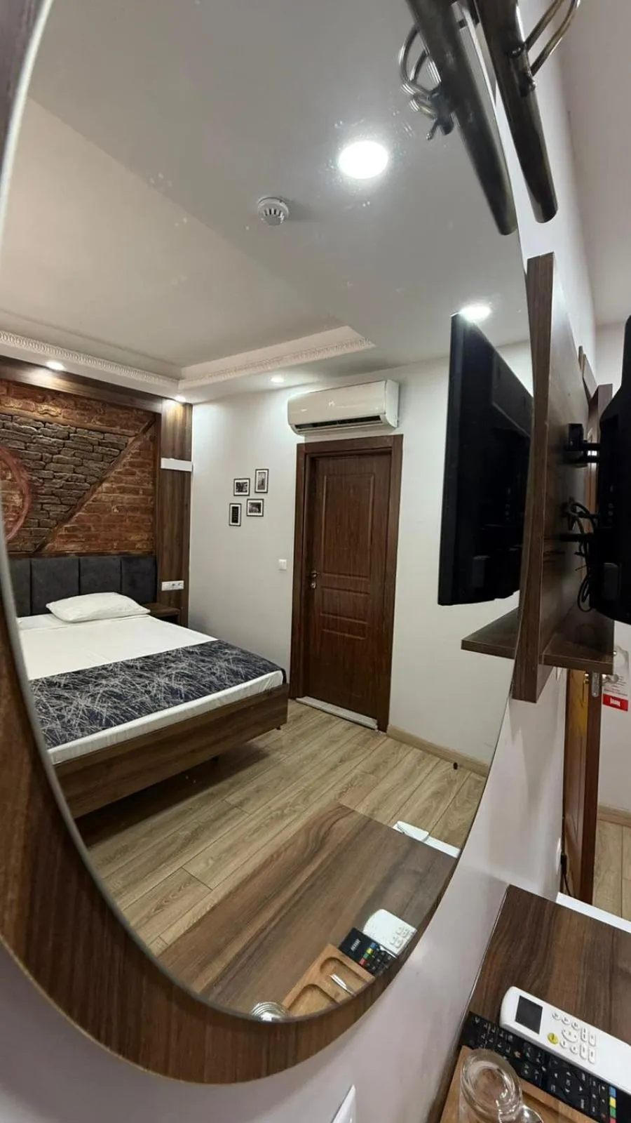 Photo of the whole room, Bed in Han Suite Hotel