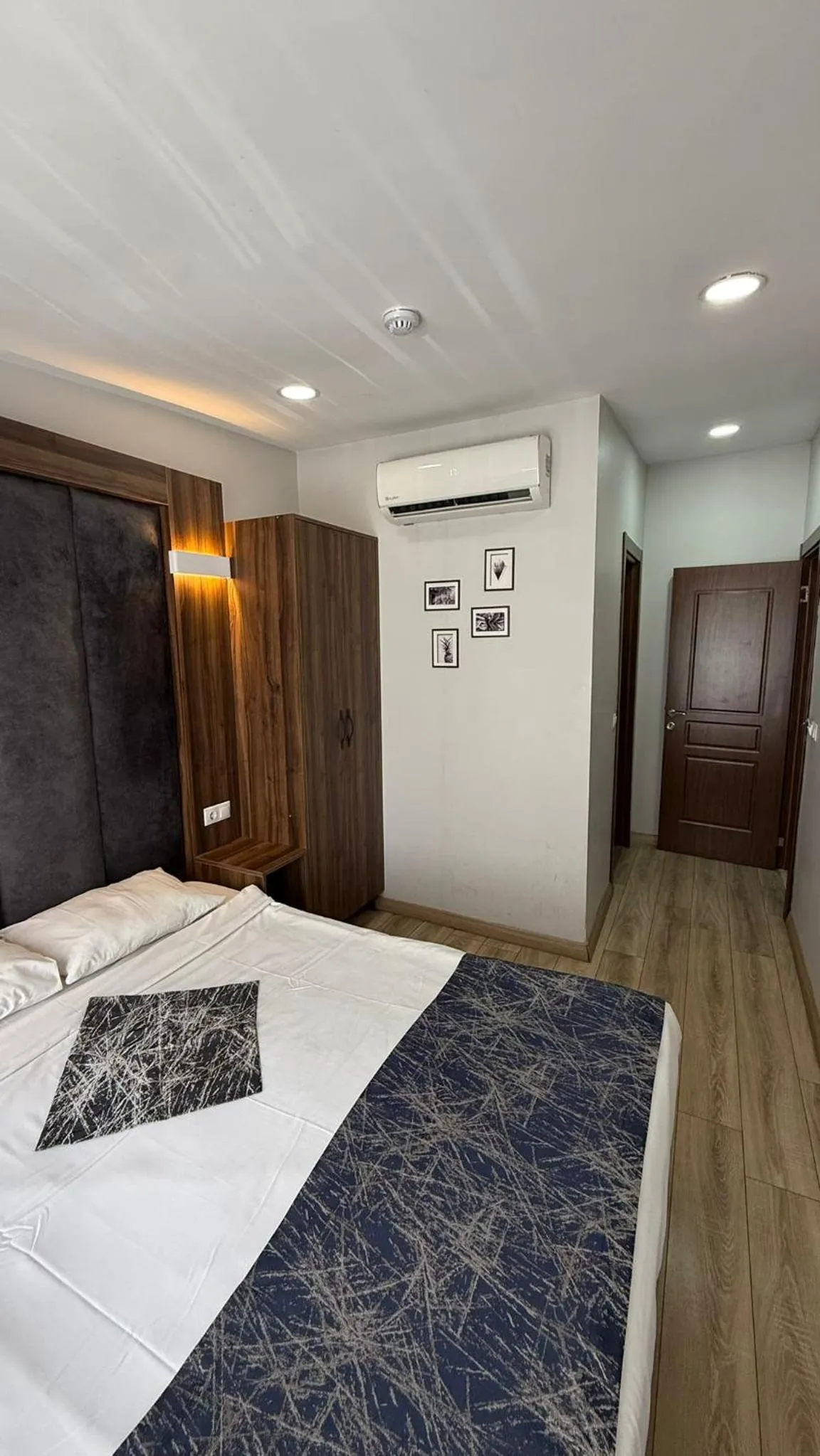 Photo of the whole room, Bed in Han Suite Hotel