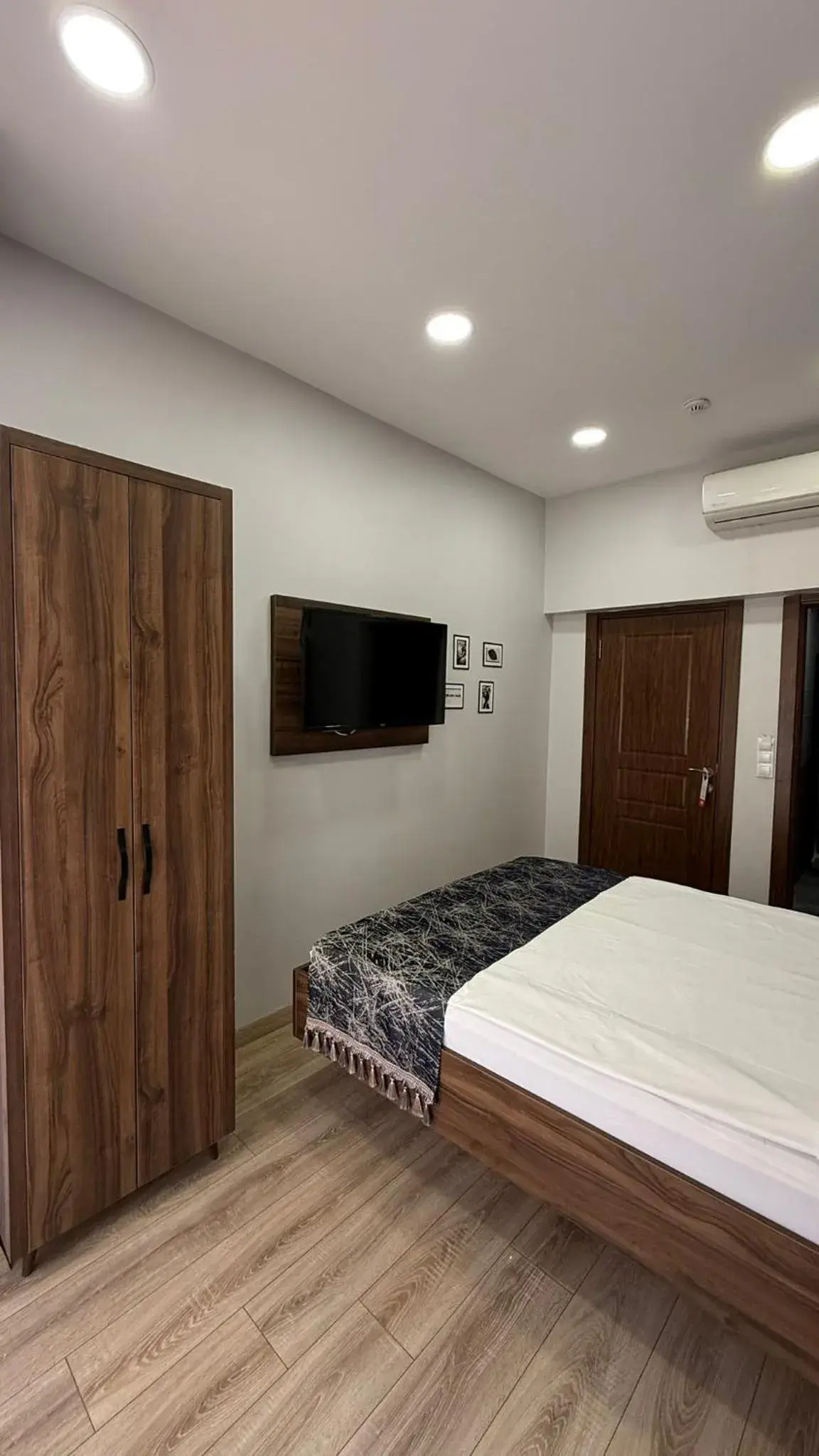 Photo of the whole room, Bed in Han Suite Hotel Photo of the whole room, Bed in Han Suite Hotel