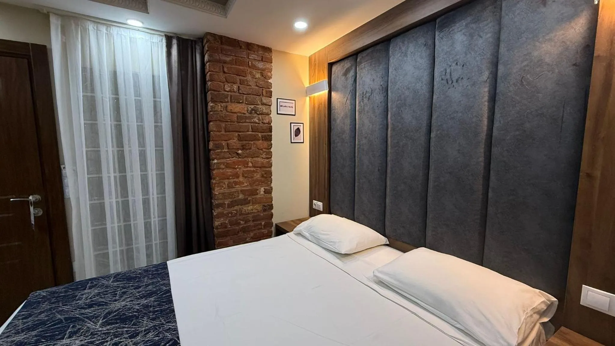 Bed in Han Suite Hotel