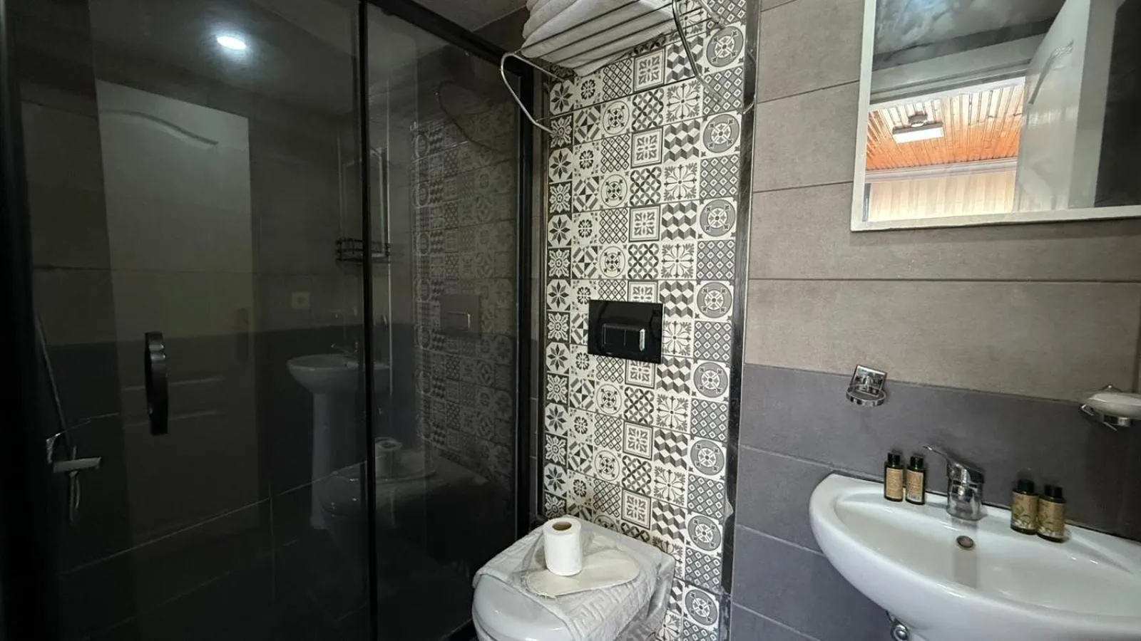 Bathroom in Han Suite Hotel