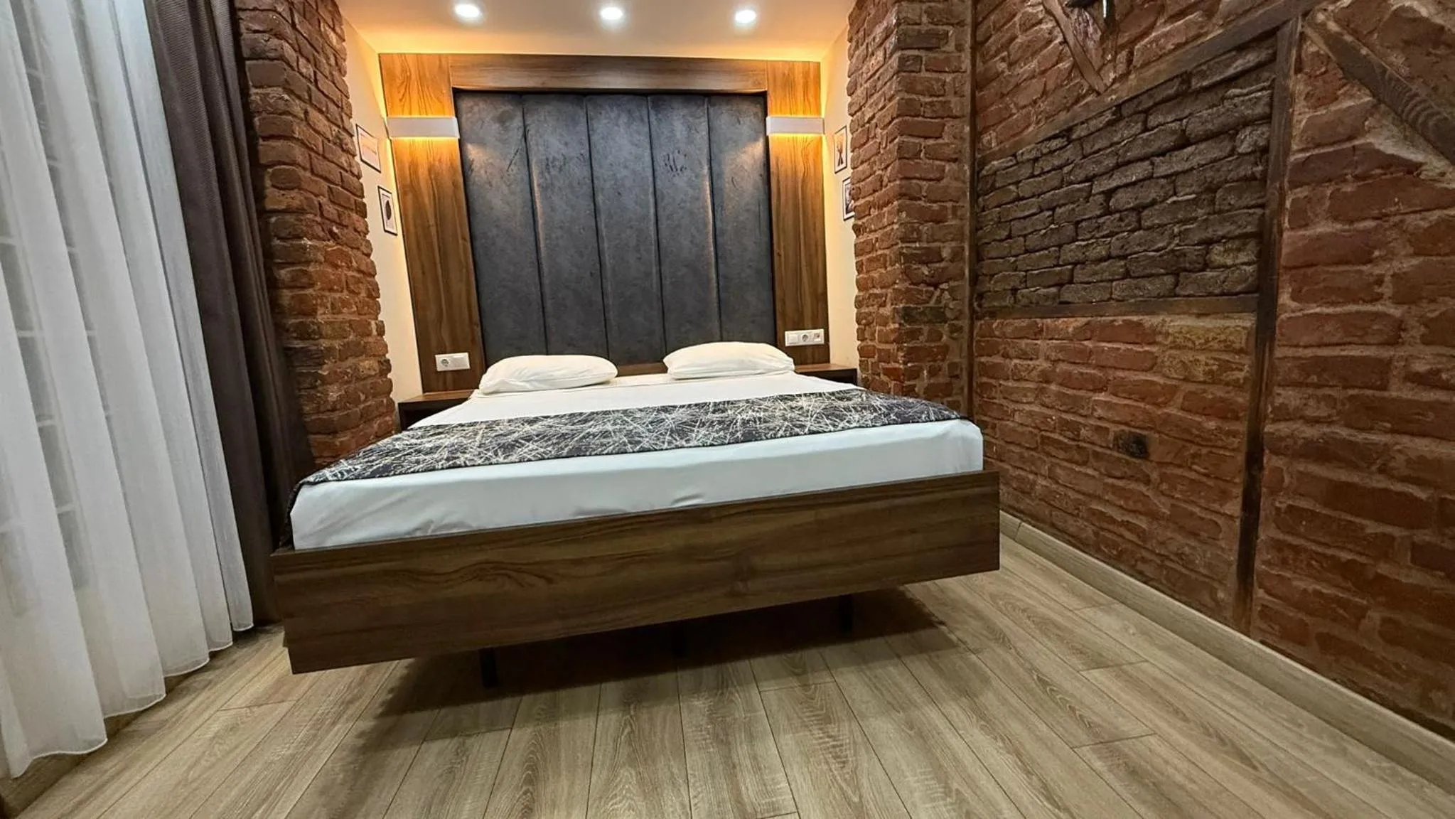 Bedroom, Bed in Han Suite Hotel