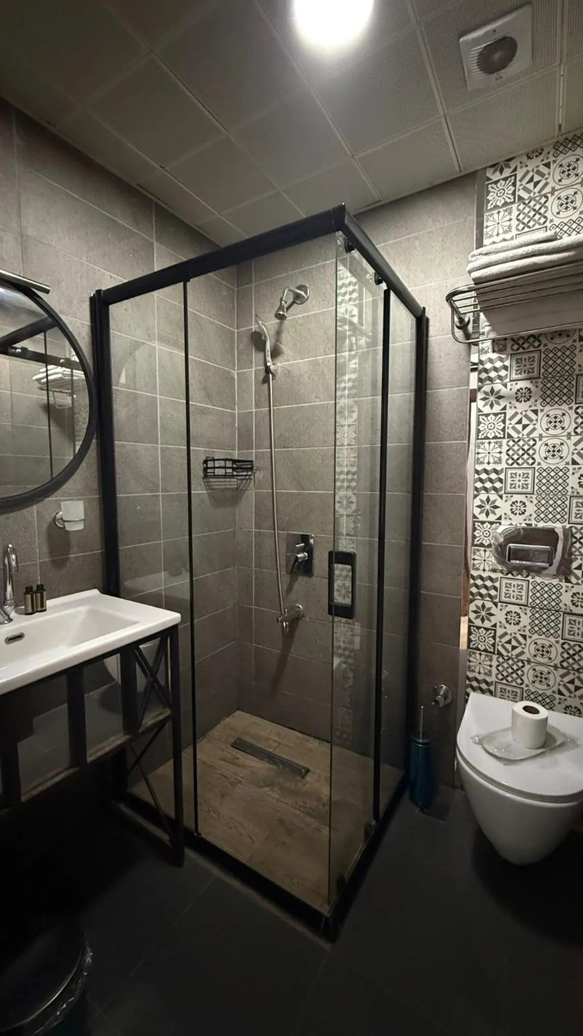 Bathroom in Han Suite Hotel