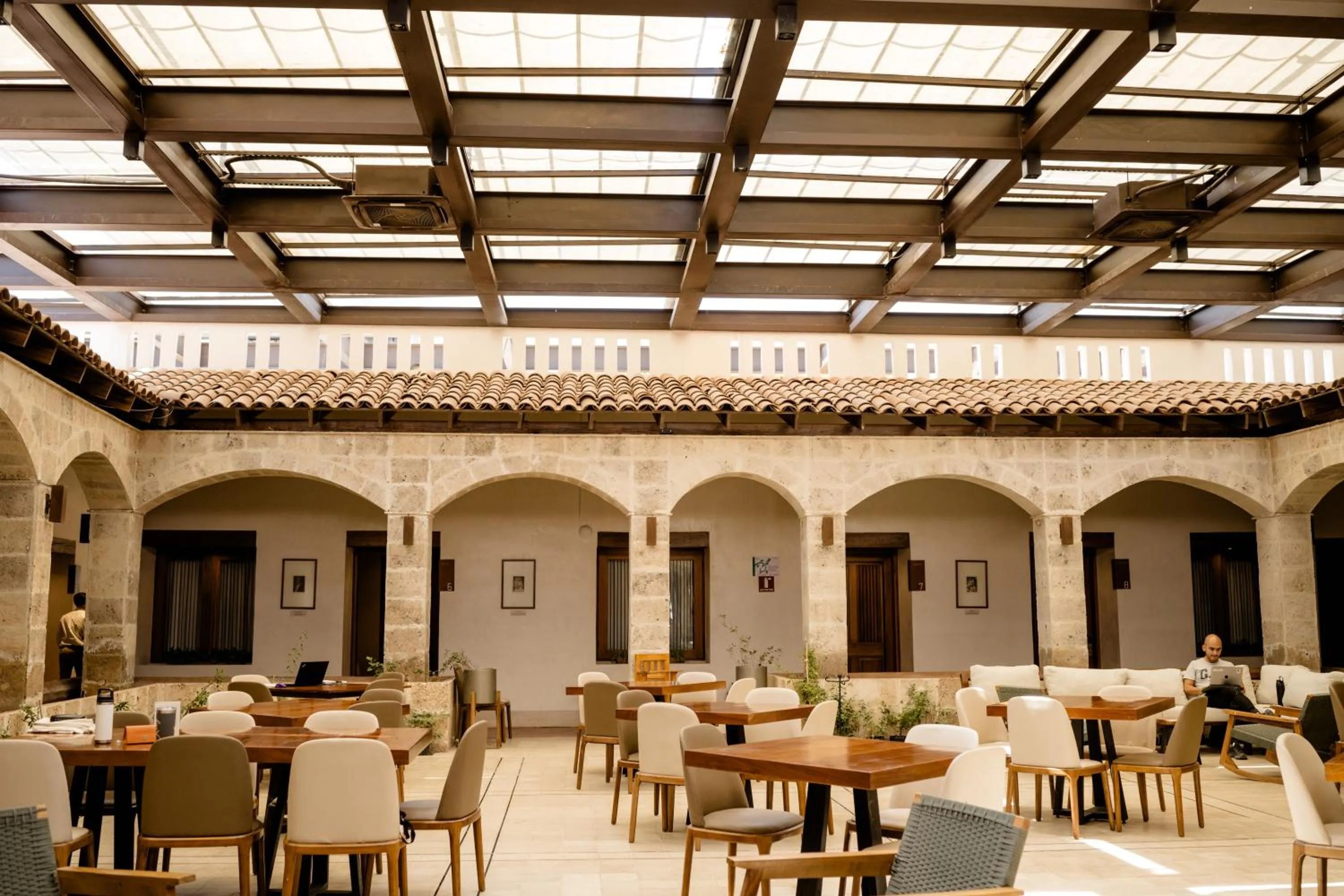 Restaurant/places to eat in Hotel Marielena