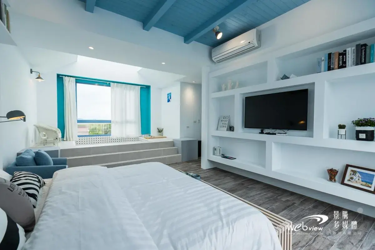 Deluxe Double Room with Balcony and Sea View in Blue White Deluxe Double Room with Balcony and Sea View in Blue White