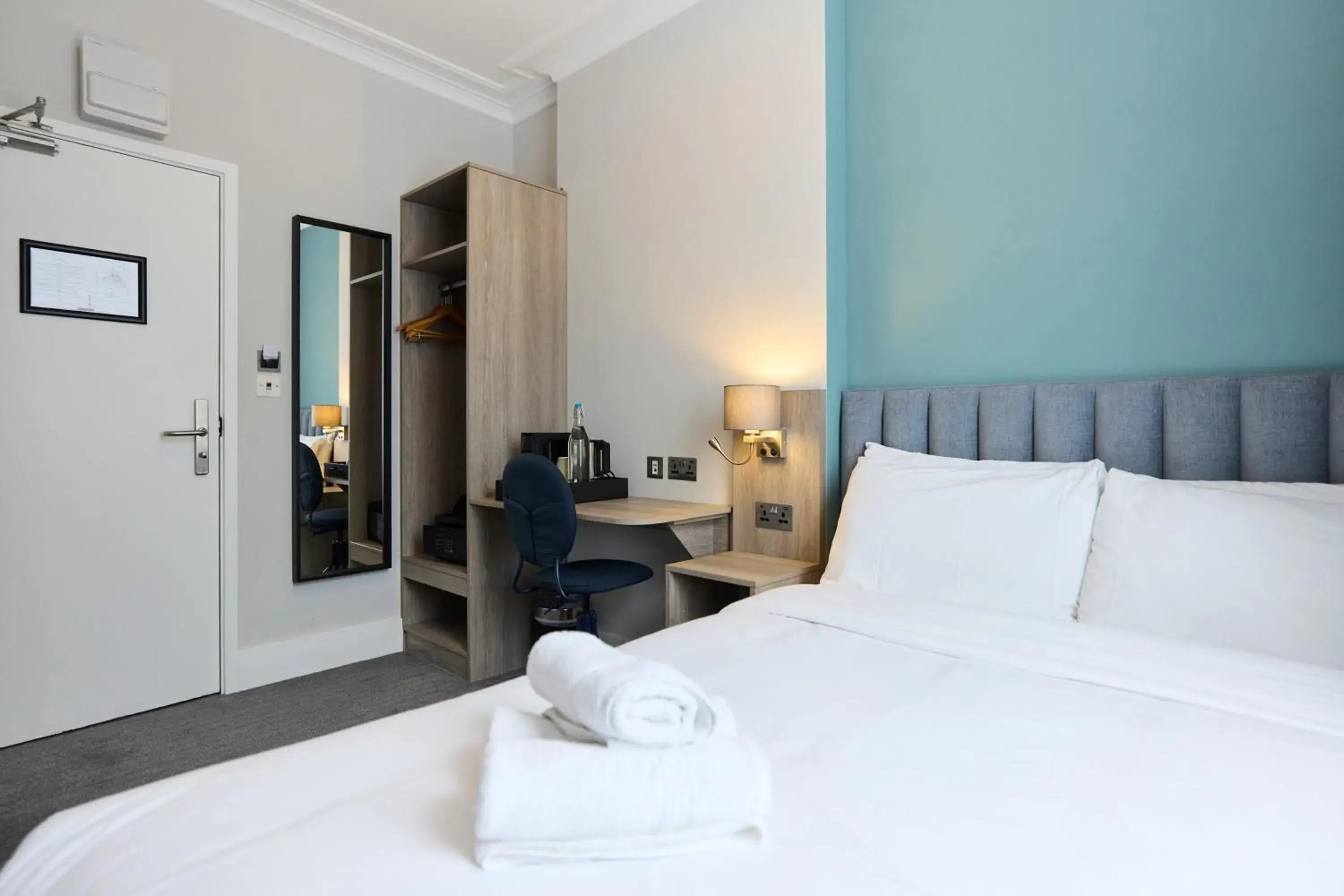 Bed in Prince William Hotel Bed in Prince William Hotel